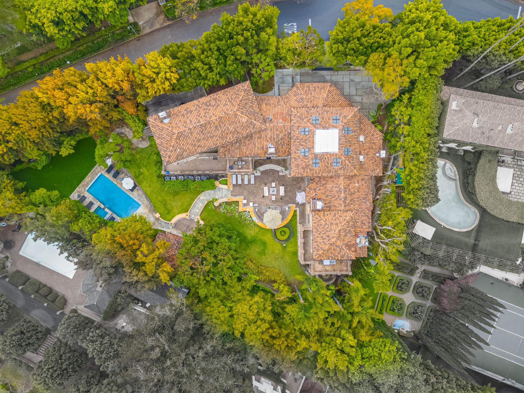 Carolwood Estate gallery image 7