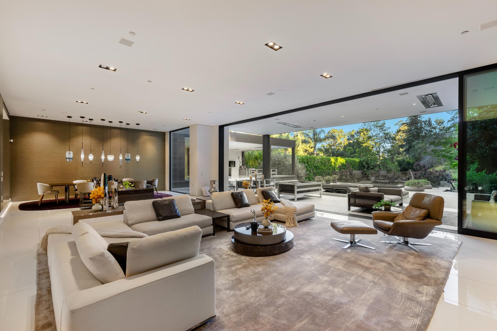 Lago Vista Modern gallery image 3