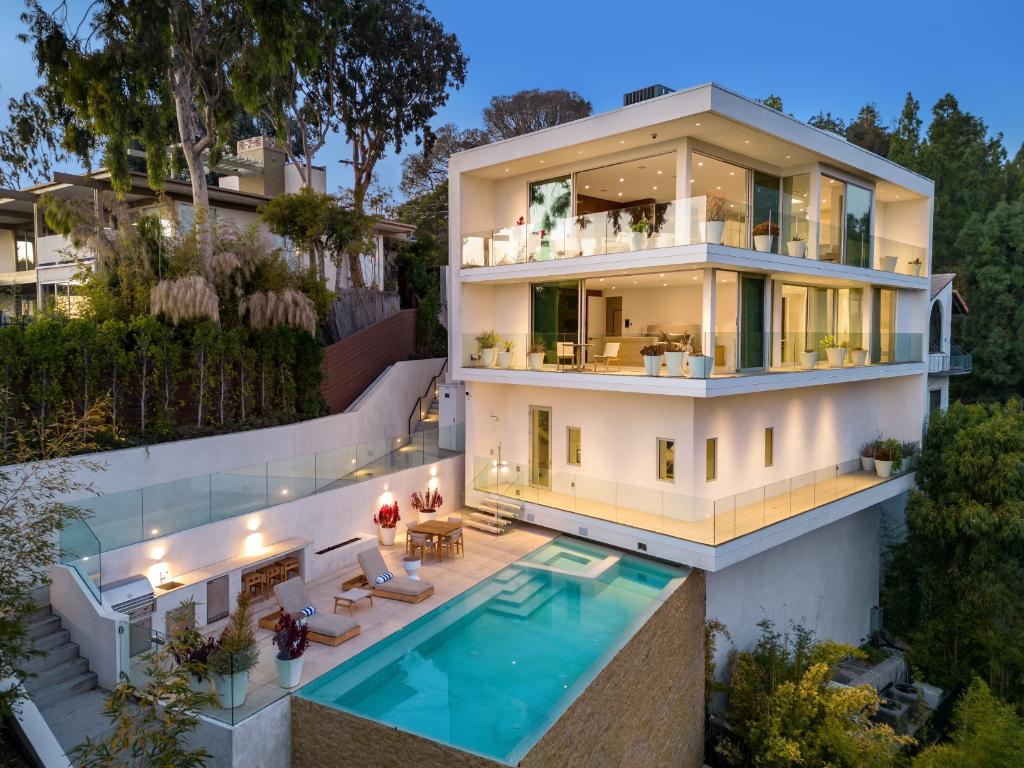 Beverly Grove Modern gallery image 1