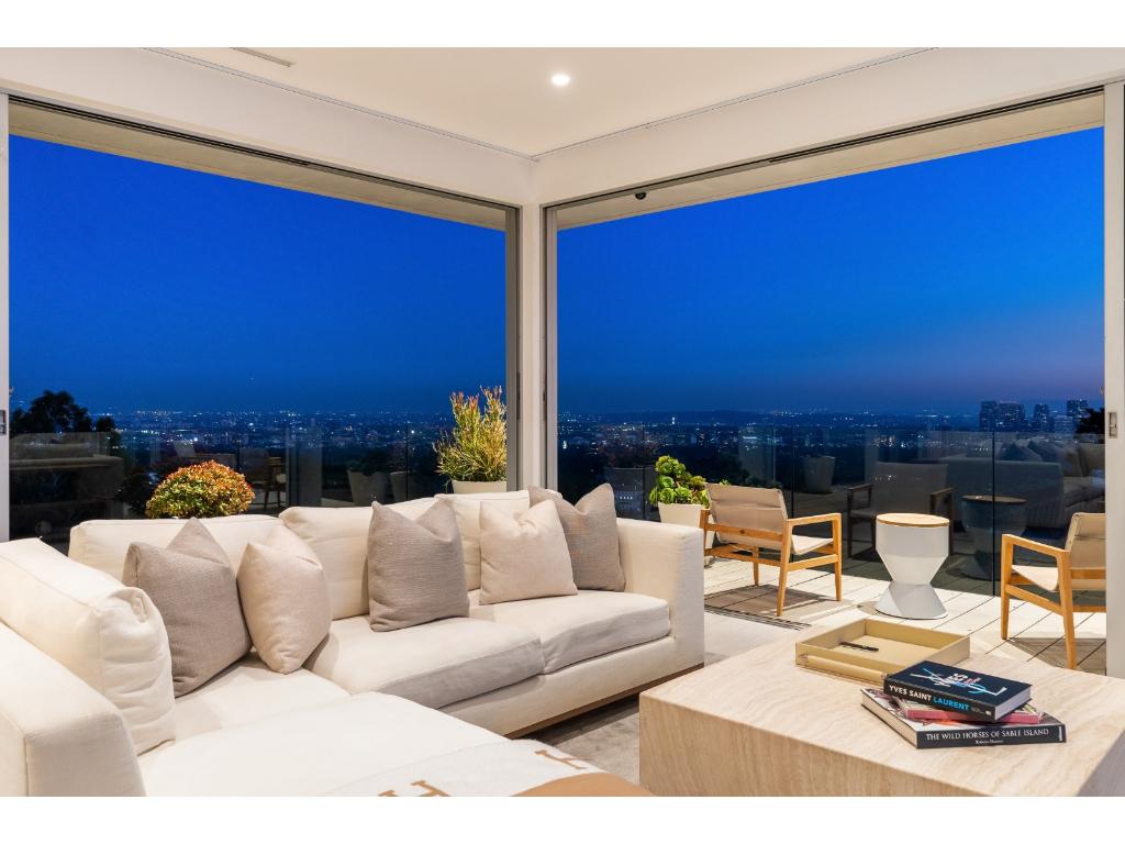Beverly Grove Modern gallery image 10
