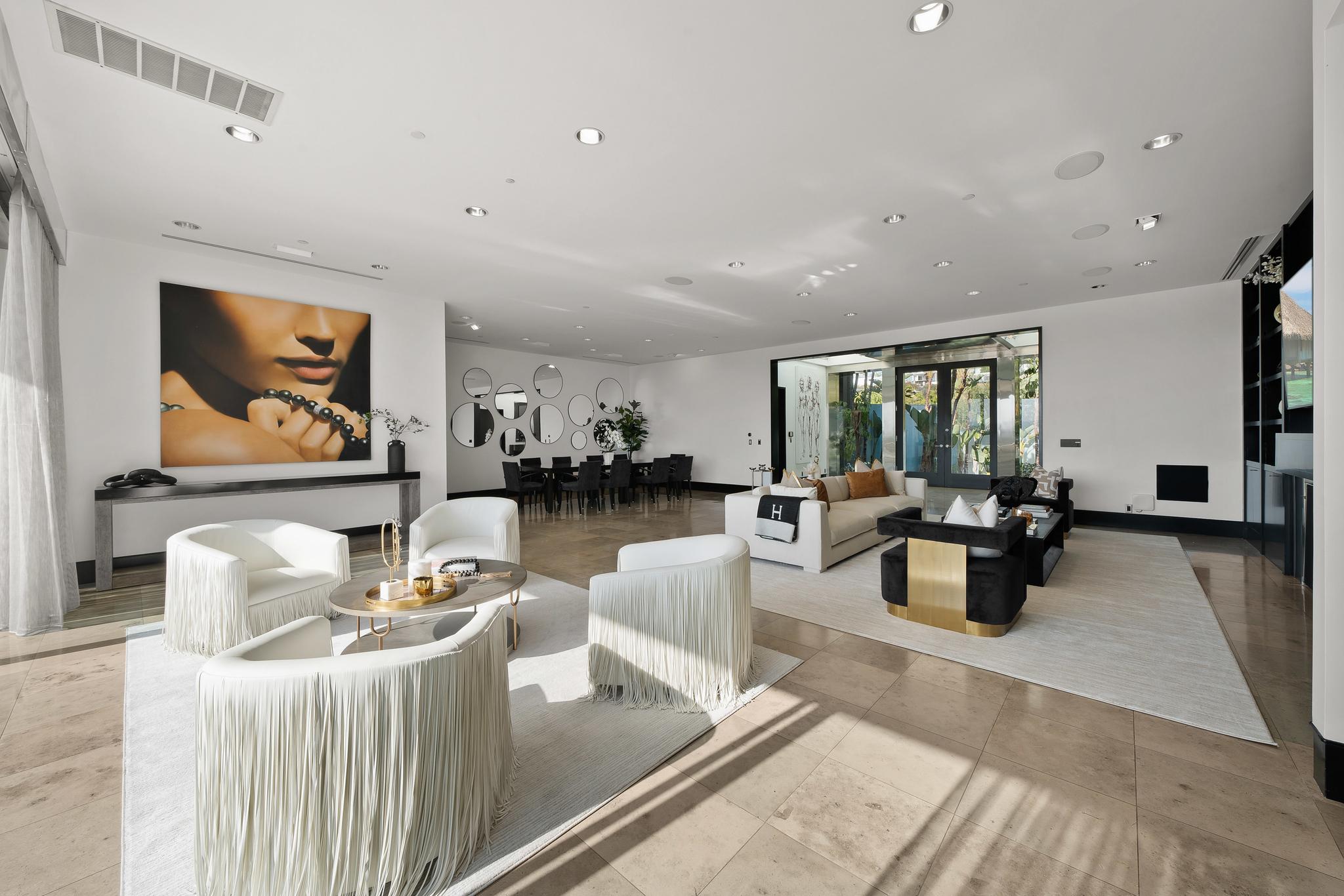 Modern Muse gallery image 9