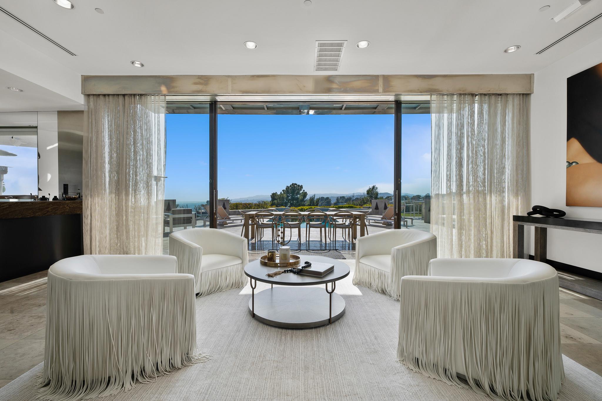 Modern Muse gallery image 8