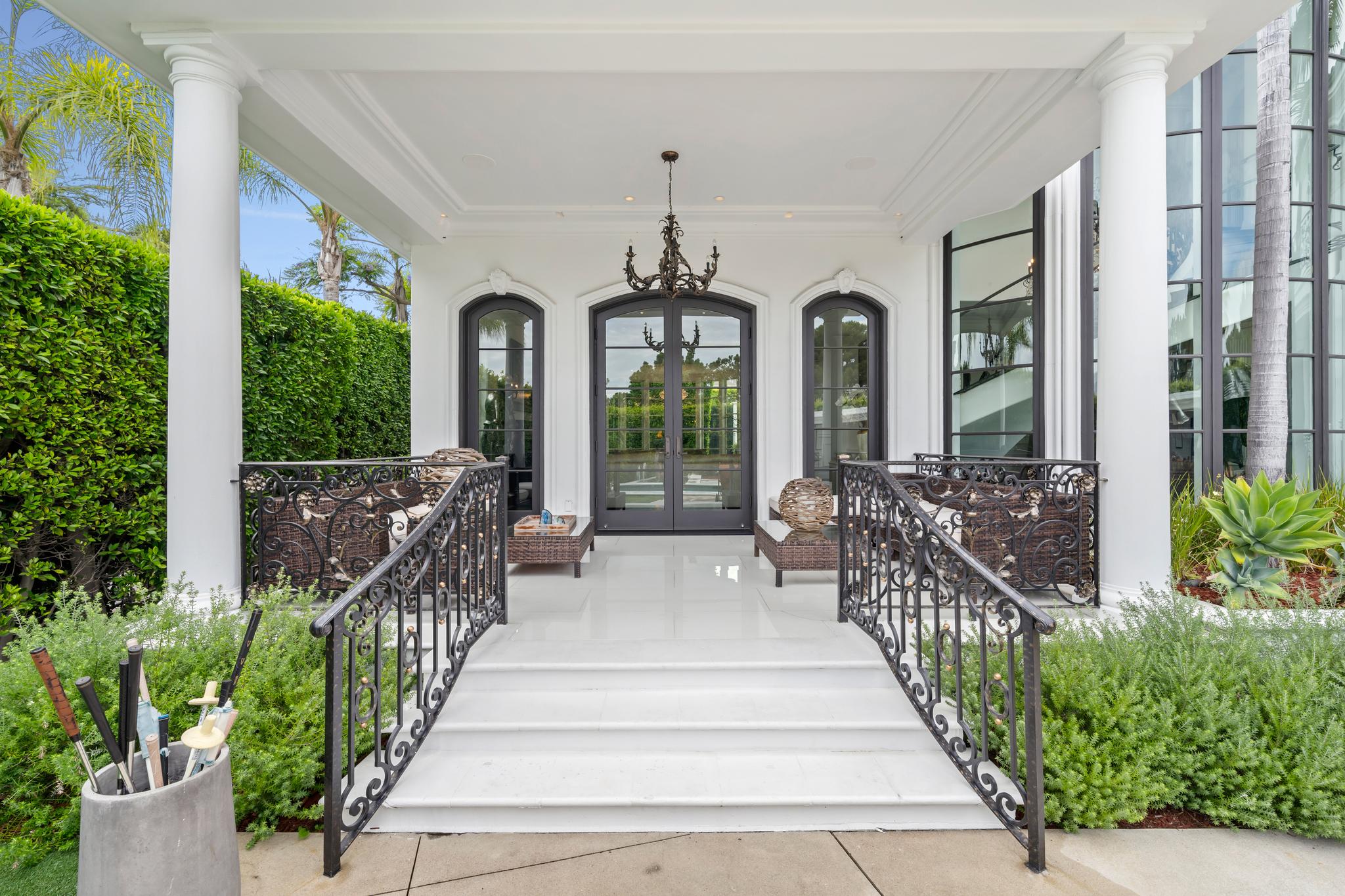 The Marilyn Mansion gallery image 8