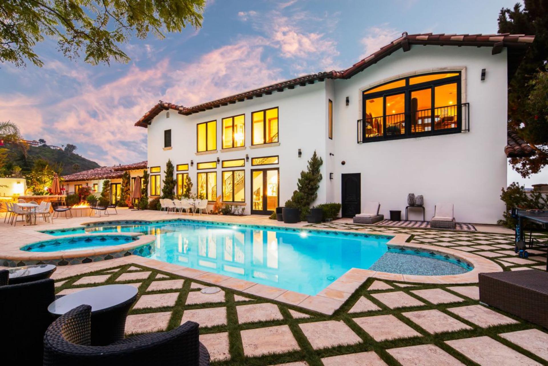 Elegant Villa gallery image 1