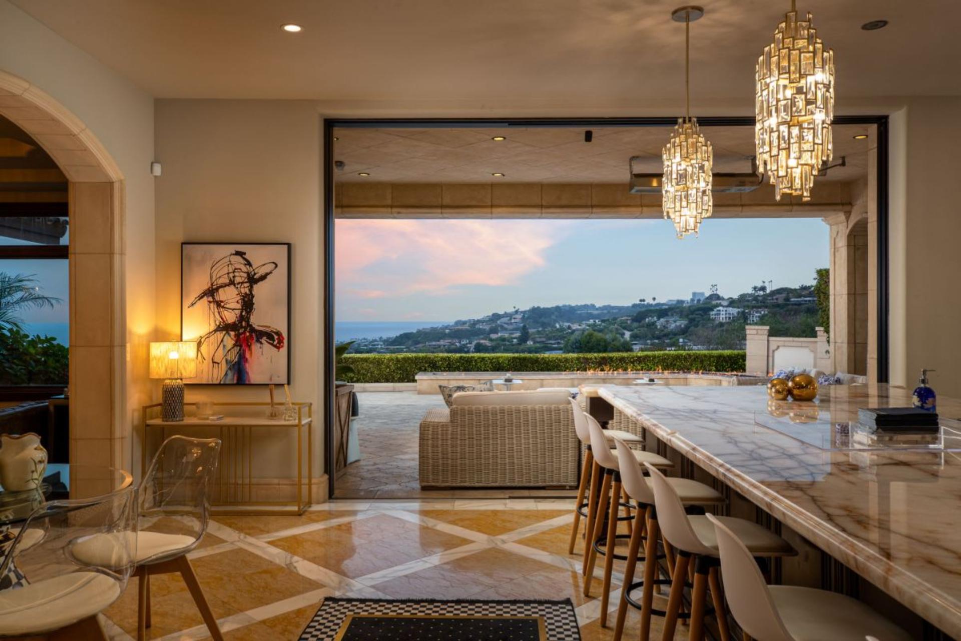 Elegant Villa gallery image 5