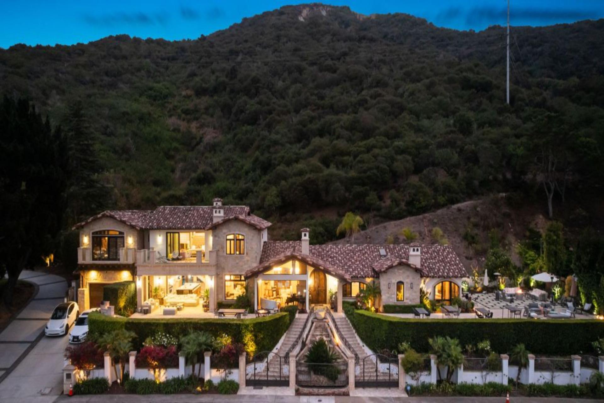 Elegant Villa gallery image 2