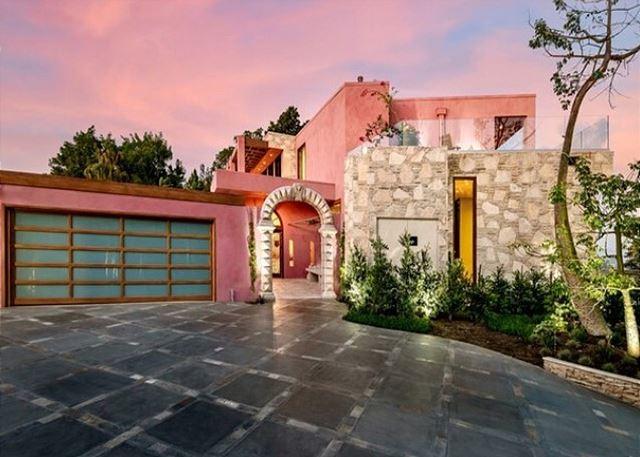 Pink Palace gallery image 4