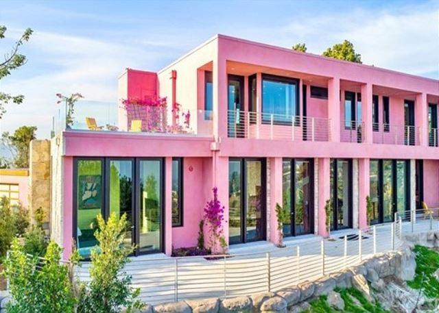 Pink Palace gallery image 6