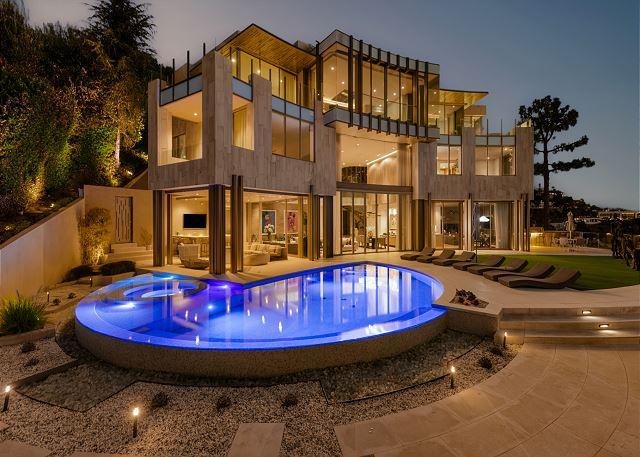 Gatsby Mansion gallery image 1