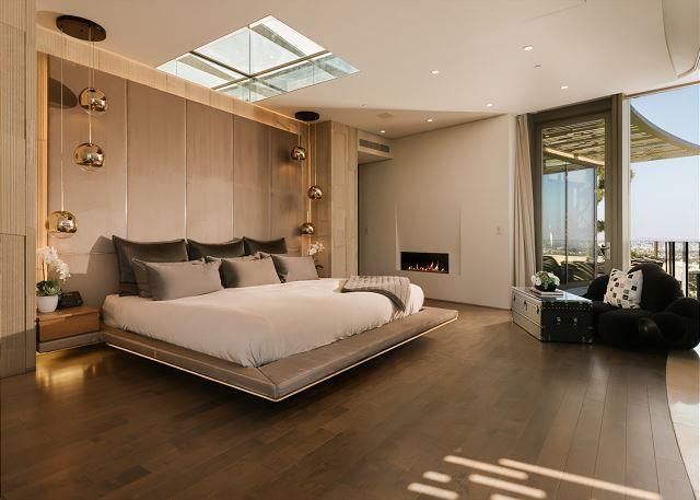 Gatsby Mansion gallery image 5