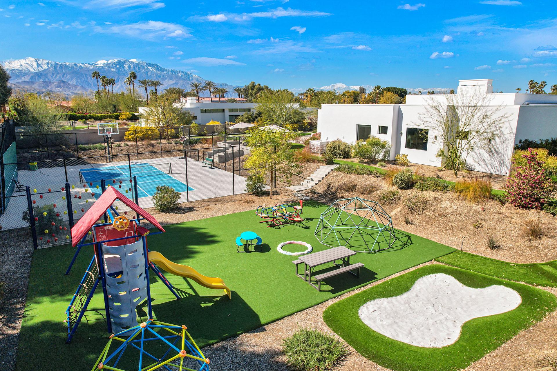 Sierra Vista 7 BR Estate w/ Pickleball! gallery image 9