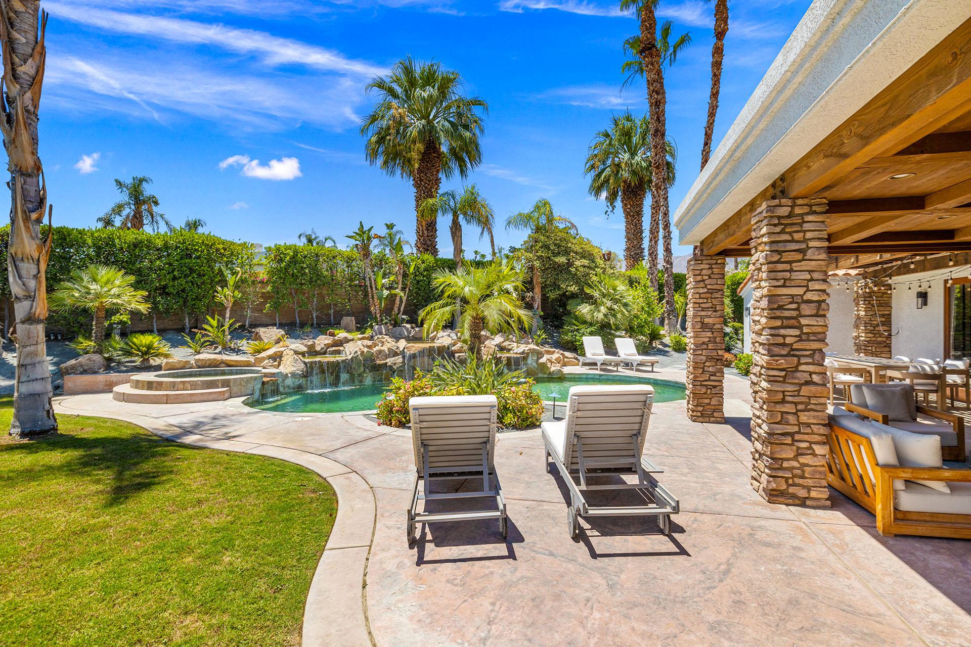 Waterfall Escape Half acre in South Palm Desert gallery image 5