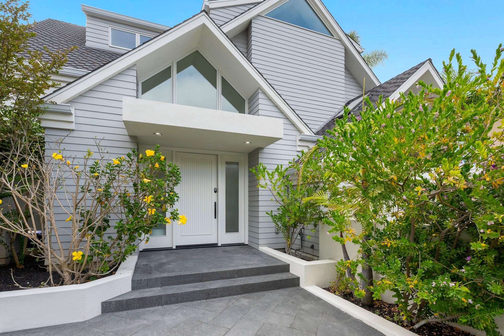 Shoreline Retreat gallery image 7