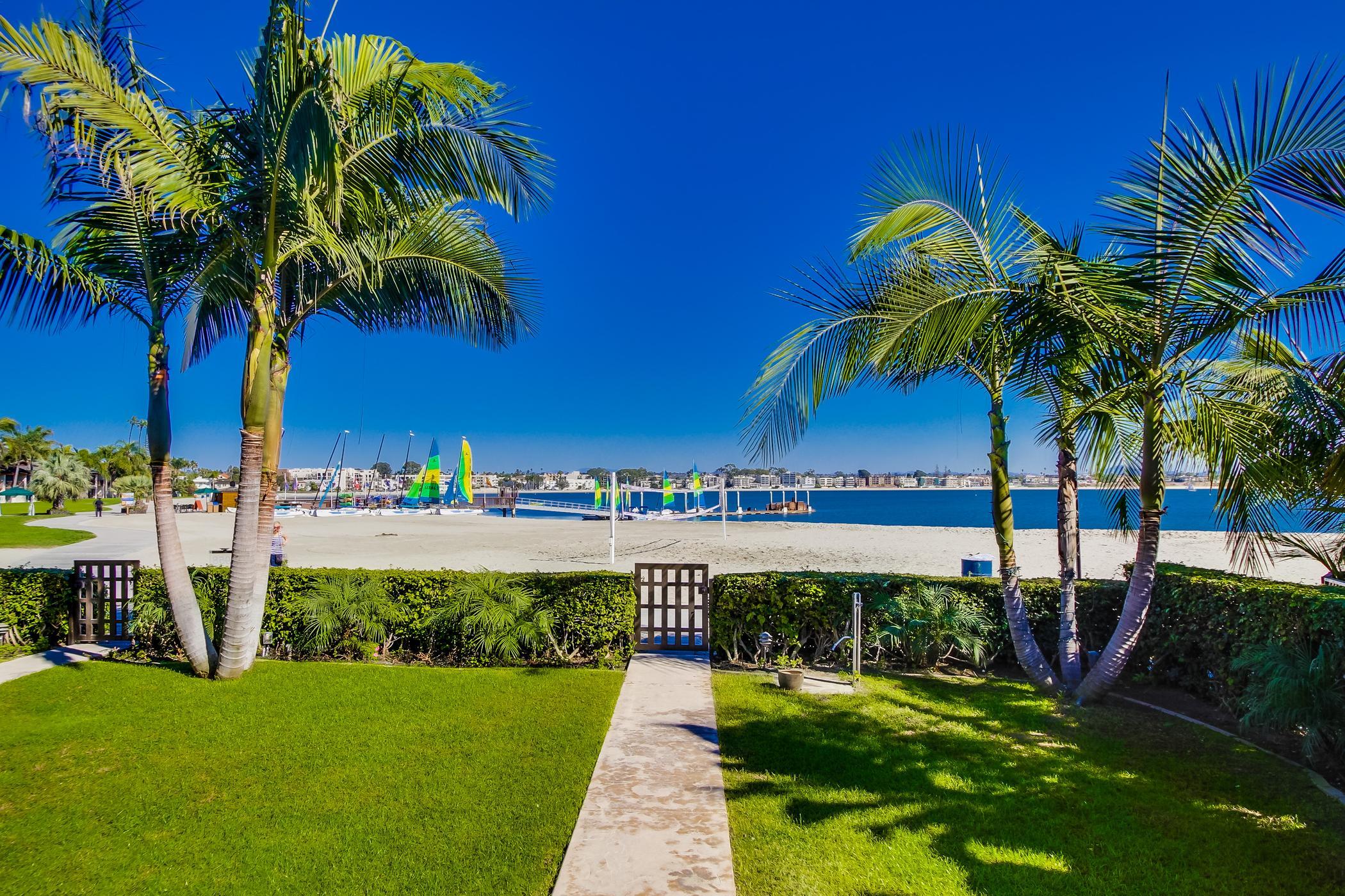 Villa on the Bay 6BR | MB Gem w/ Spacious Yard gallery image 3