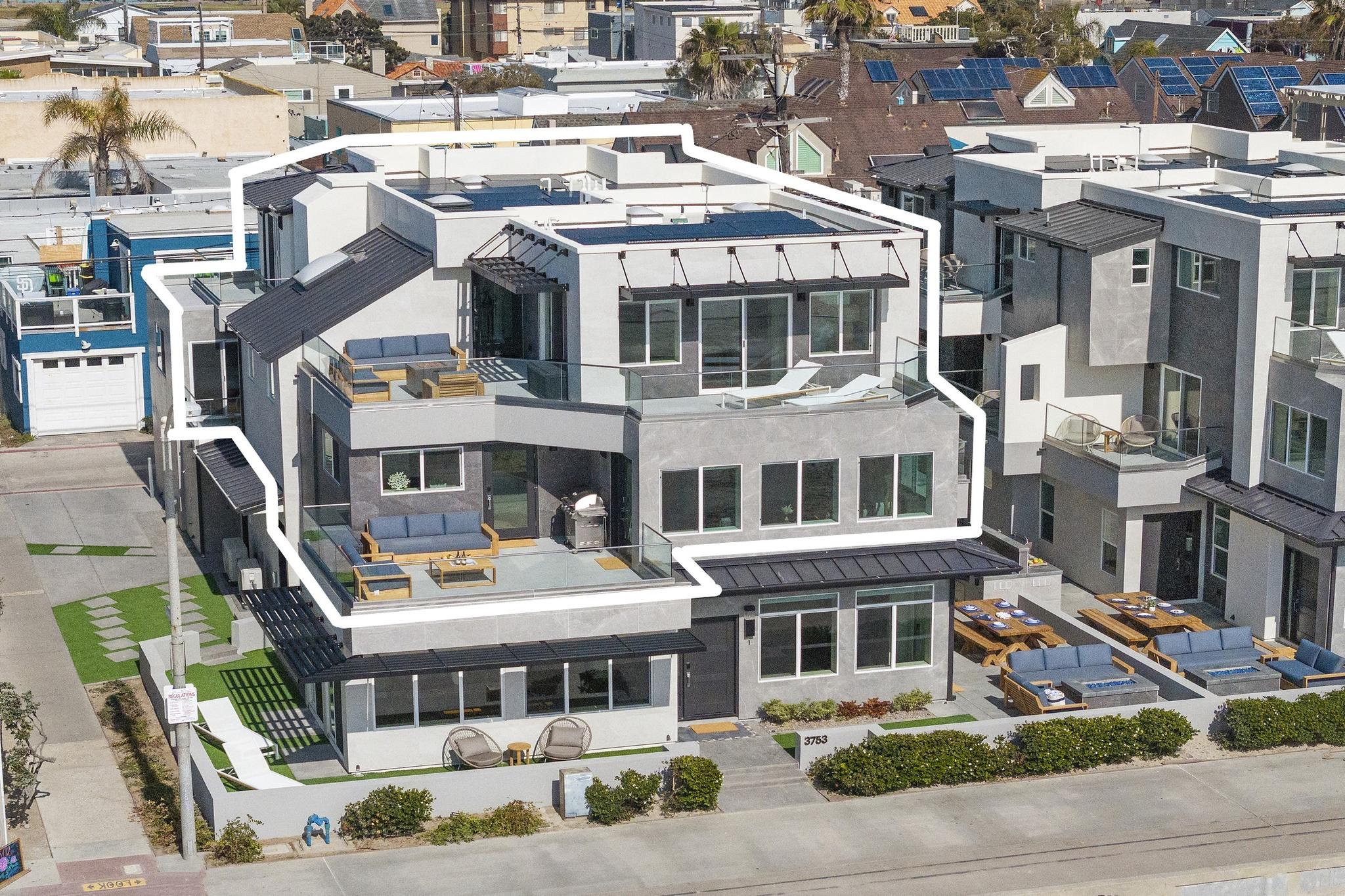 Oceanfront 2 North gallery image 1