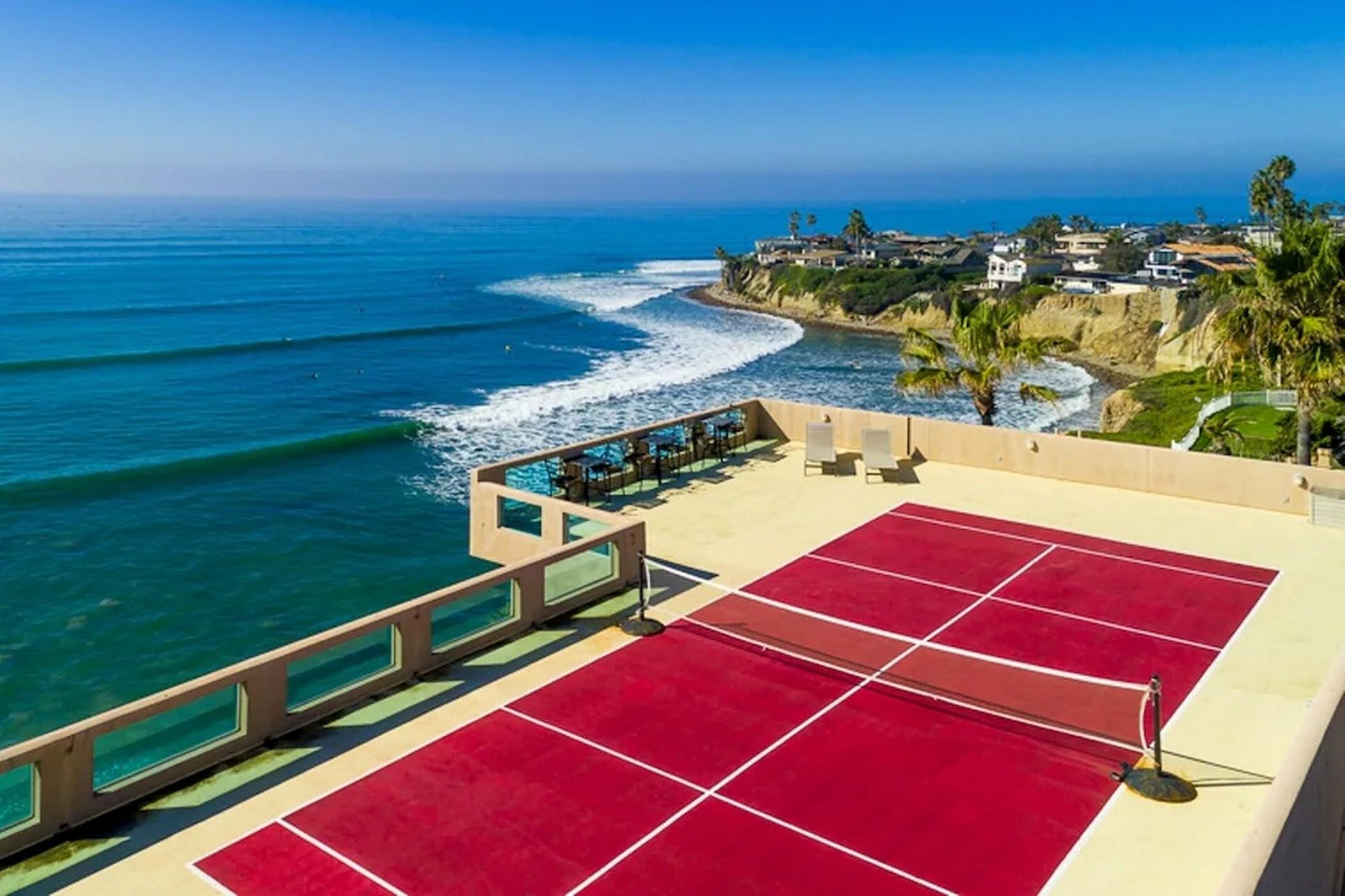 Celebrity Estate gallery image 3