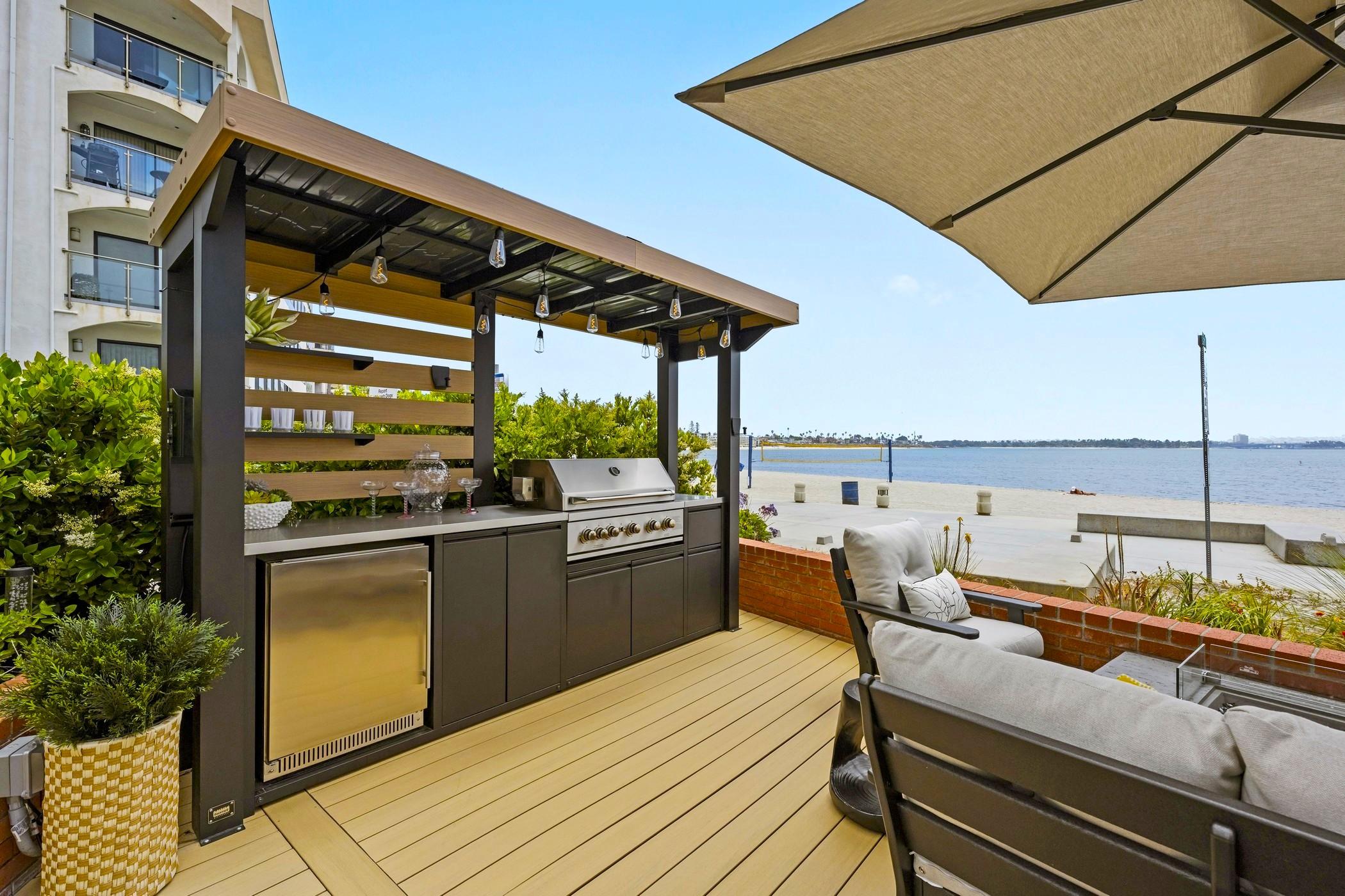 NEW Mission Bay Luxe Waterfront Retreat gallery image 3