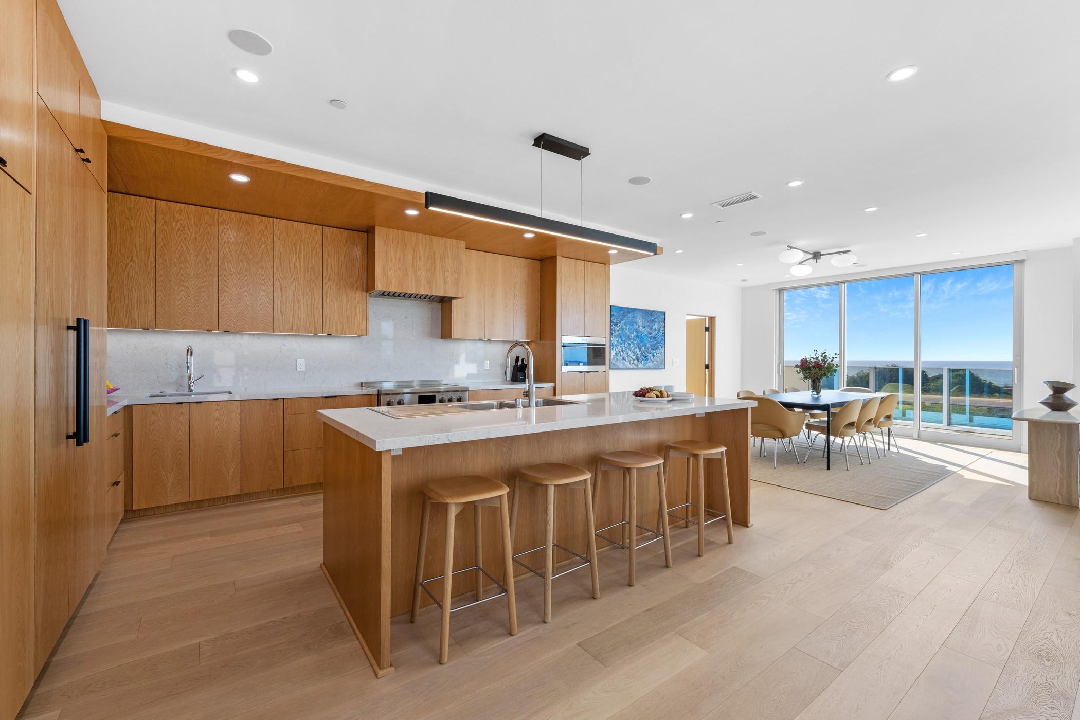 Surfside Carlsbad |4BR Gorgeous Rooftop Ocean view gallery image 4