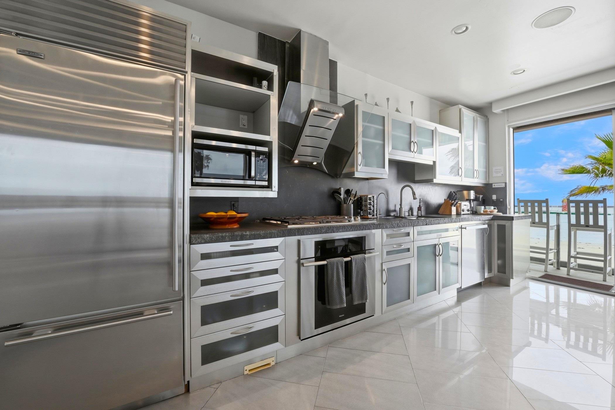 South Mission Beach Penthouse gallery image 10