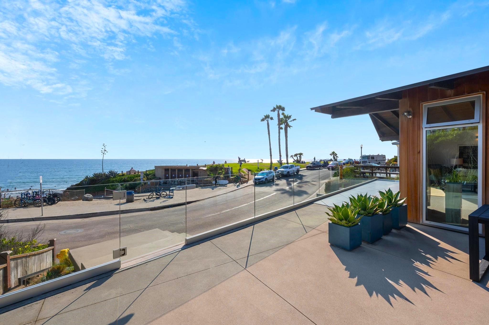 Beachfront Modern gallery image 10