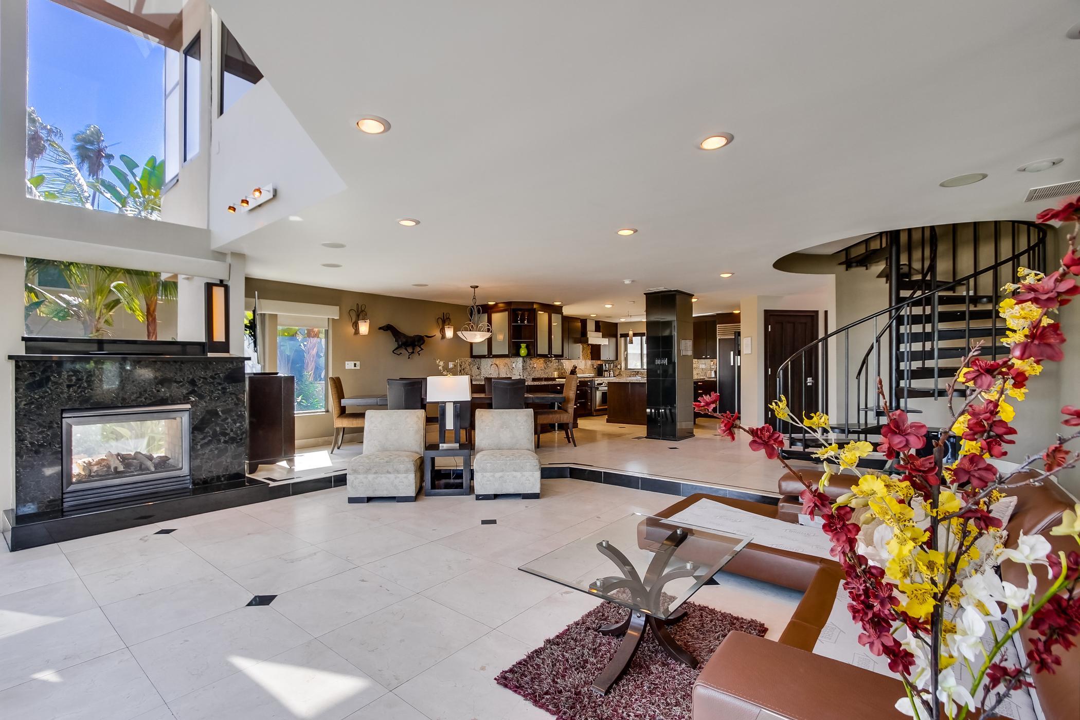 Villa on the Bay 7BR | MB Gem w/ Spacious Yard gallery image 10