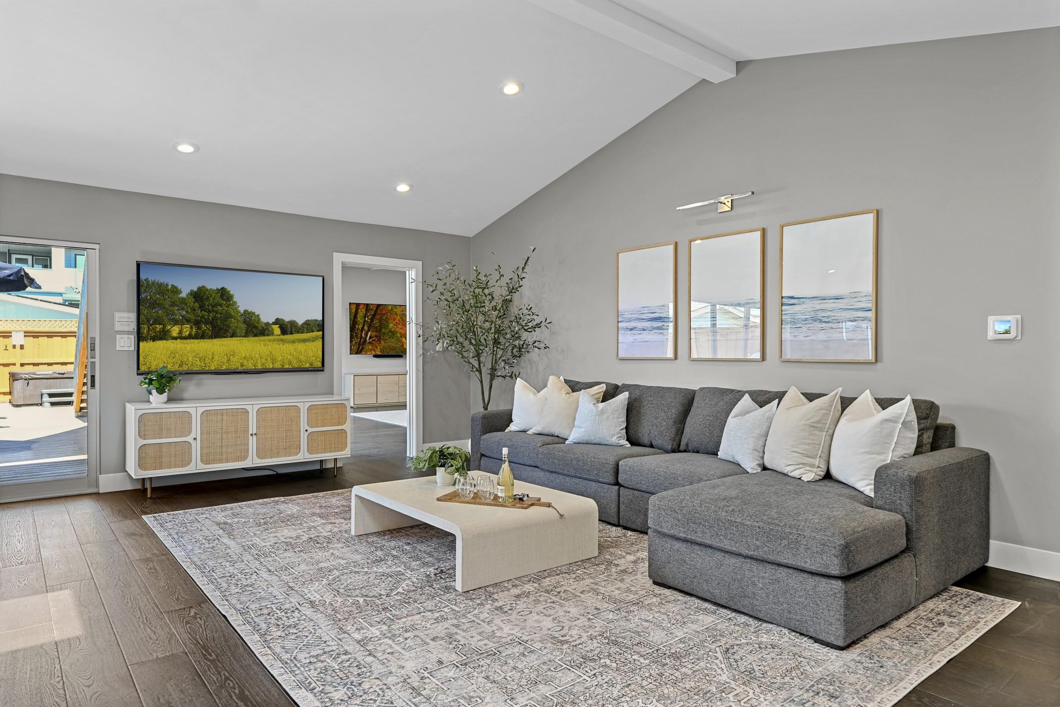 Pacific Beach Retreat gallery image 10