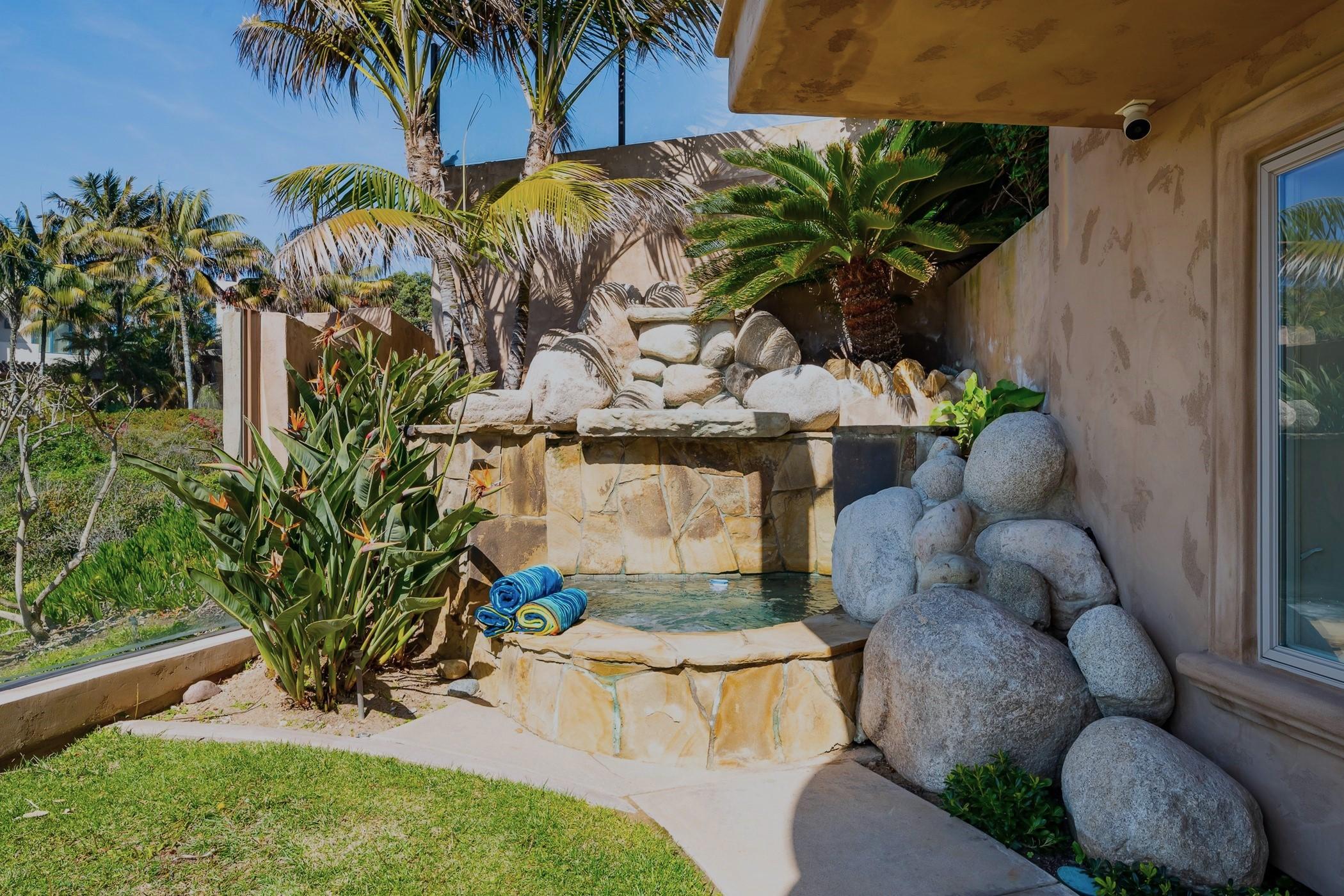 Crystal Shores Villa gallery image 2
