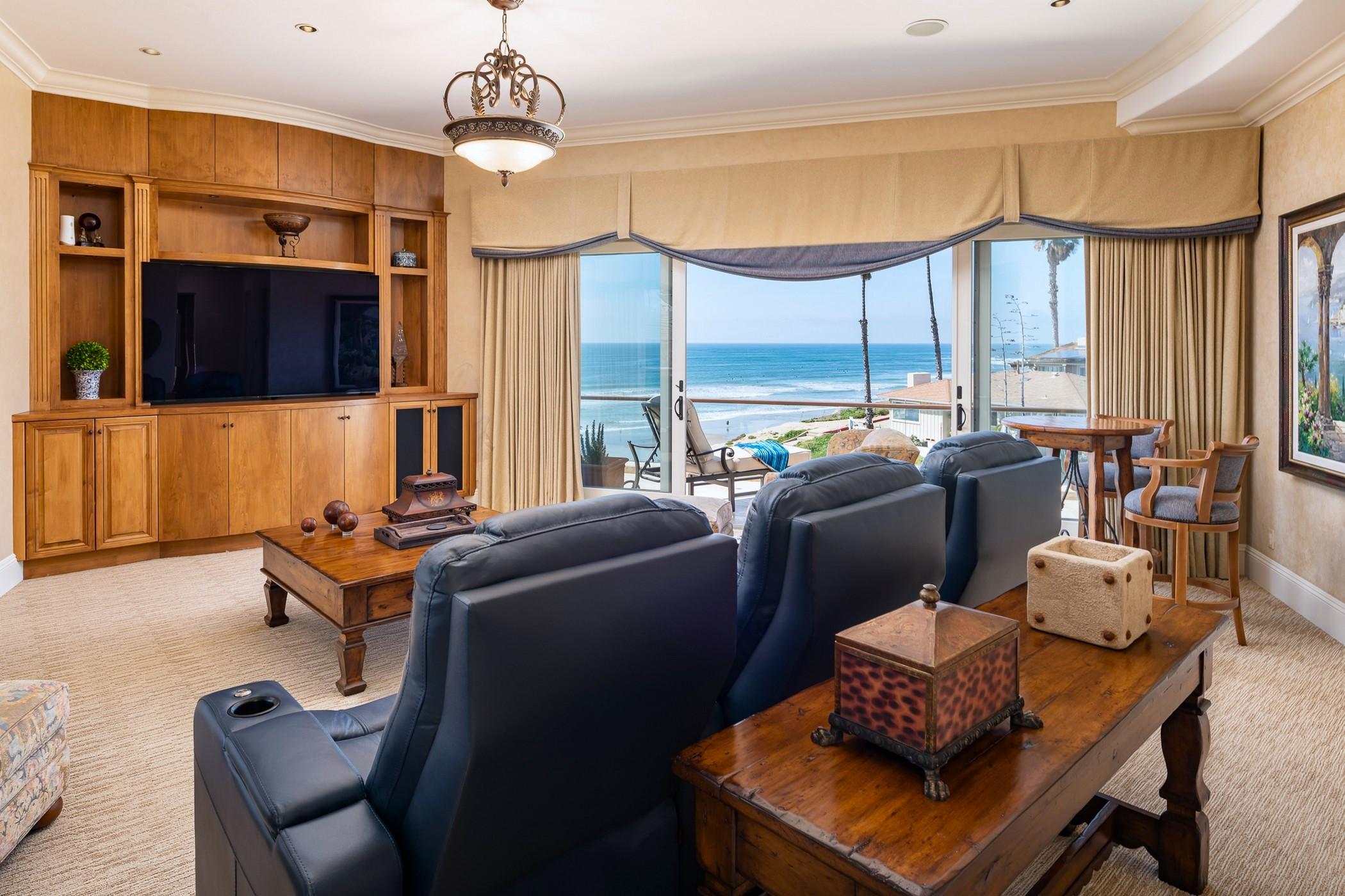 Crystal Shores Villa gallery image 3