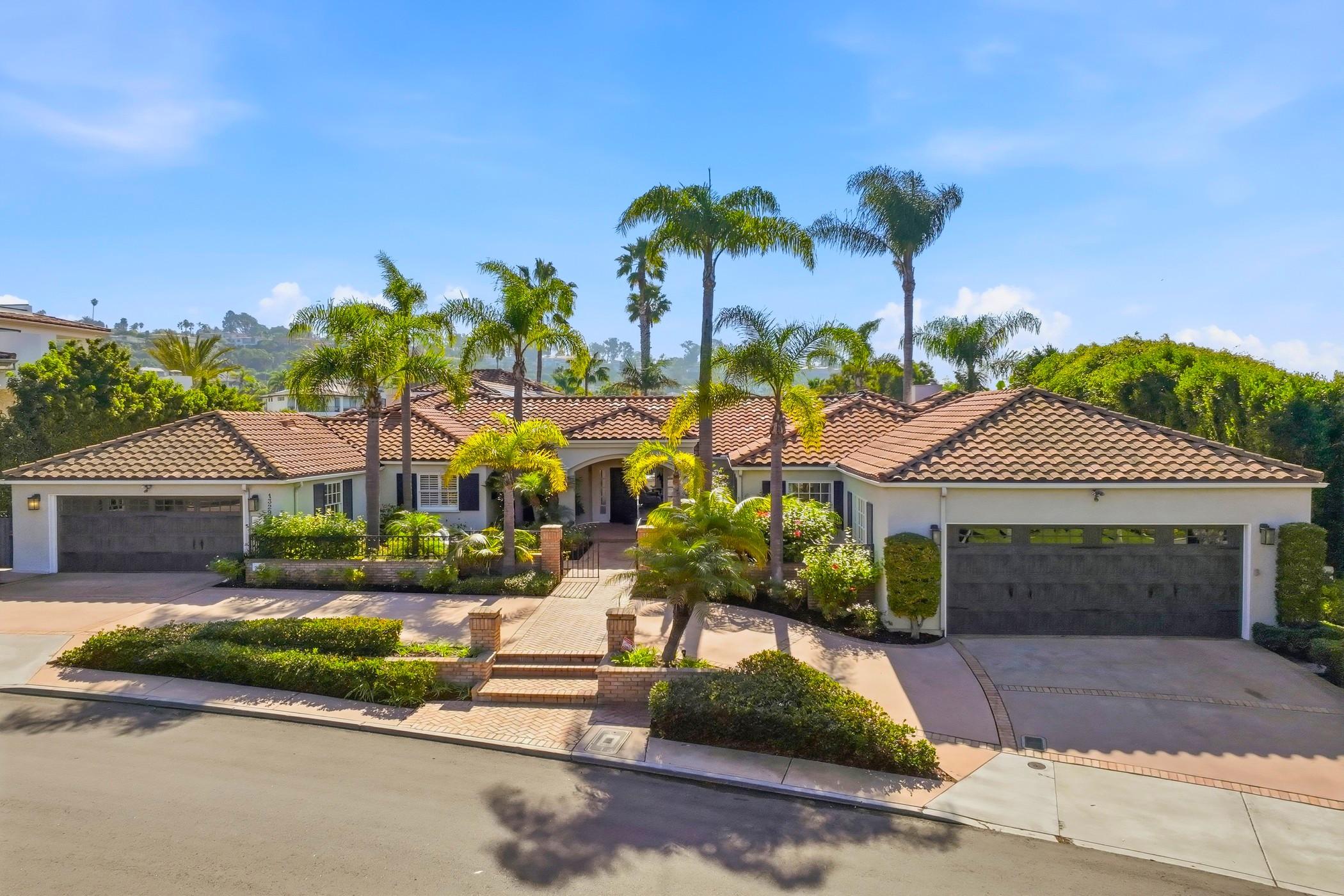 NEW HOME La Jolla Lifestyle Villa with Pool & Spa gallery image 3