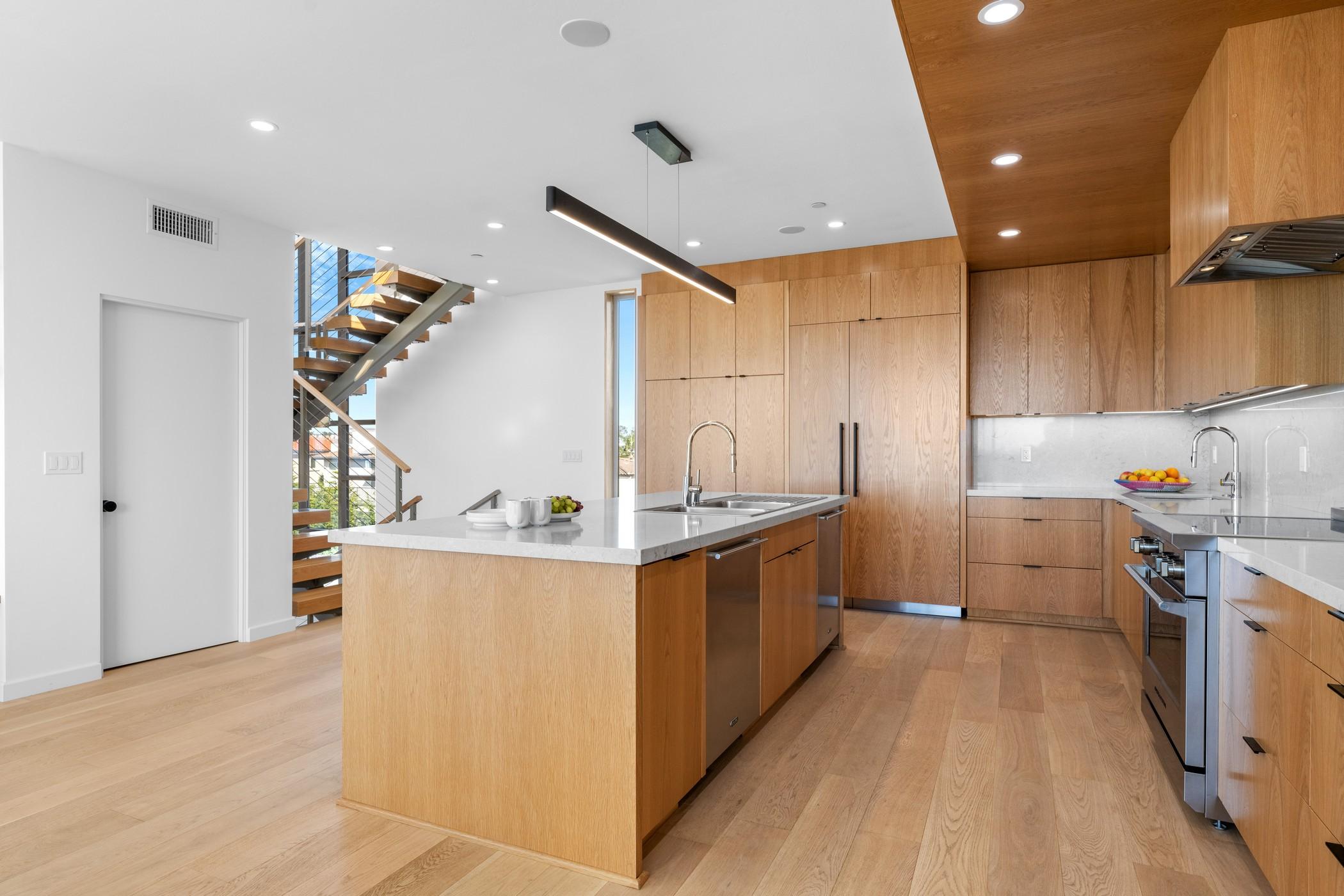 Surfside Carlsbad |4BR Gorgeous Rooftop Ocean view gallery image 9