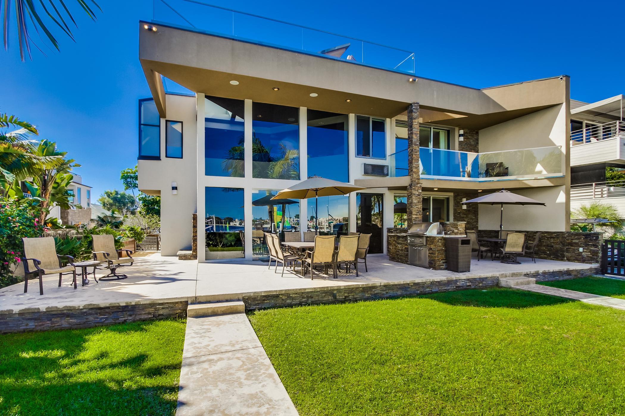 Villa on the Bay - 4 Bedroom gallery image 1