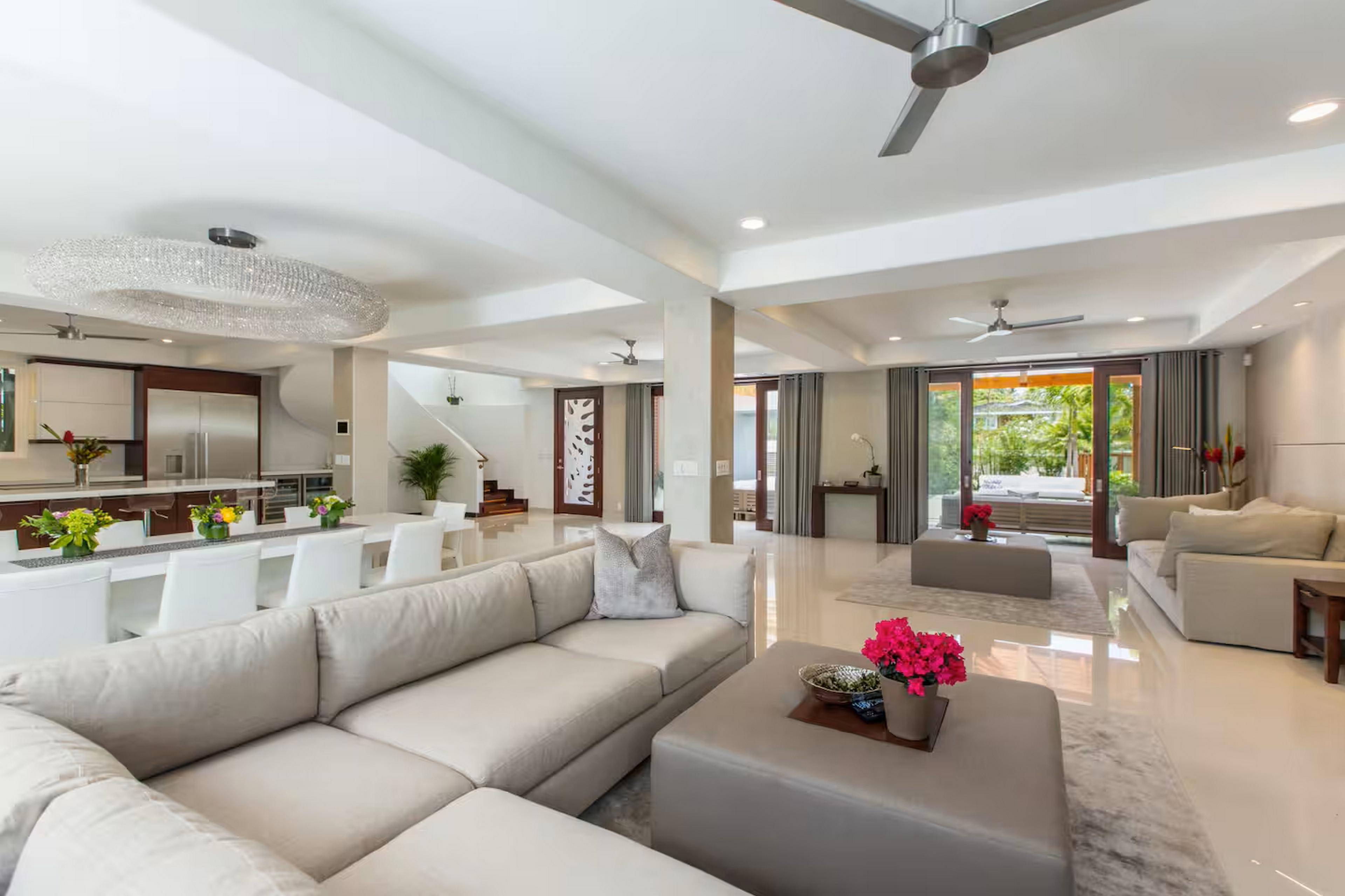 Diamond Head Beachfront Estate 9BR gallery image 9