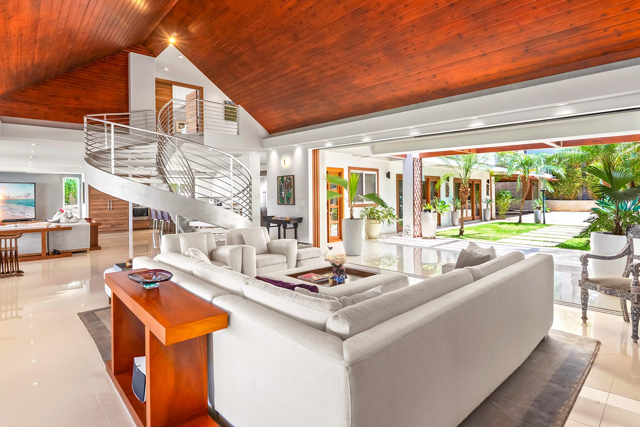 Diamond Head Beachfront Estate gallery image 9