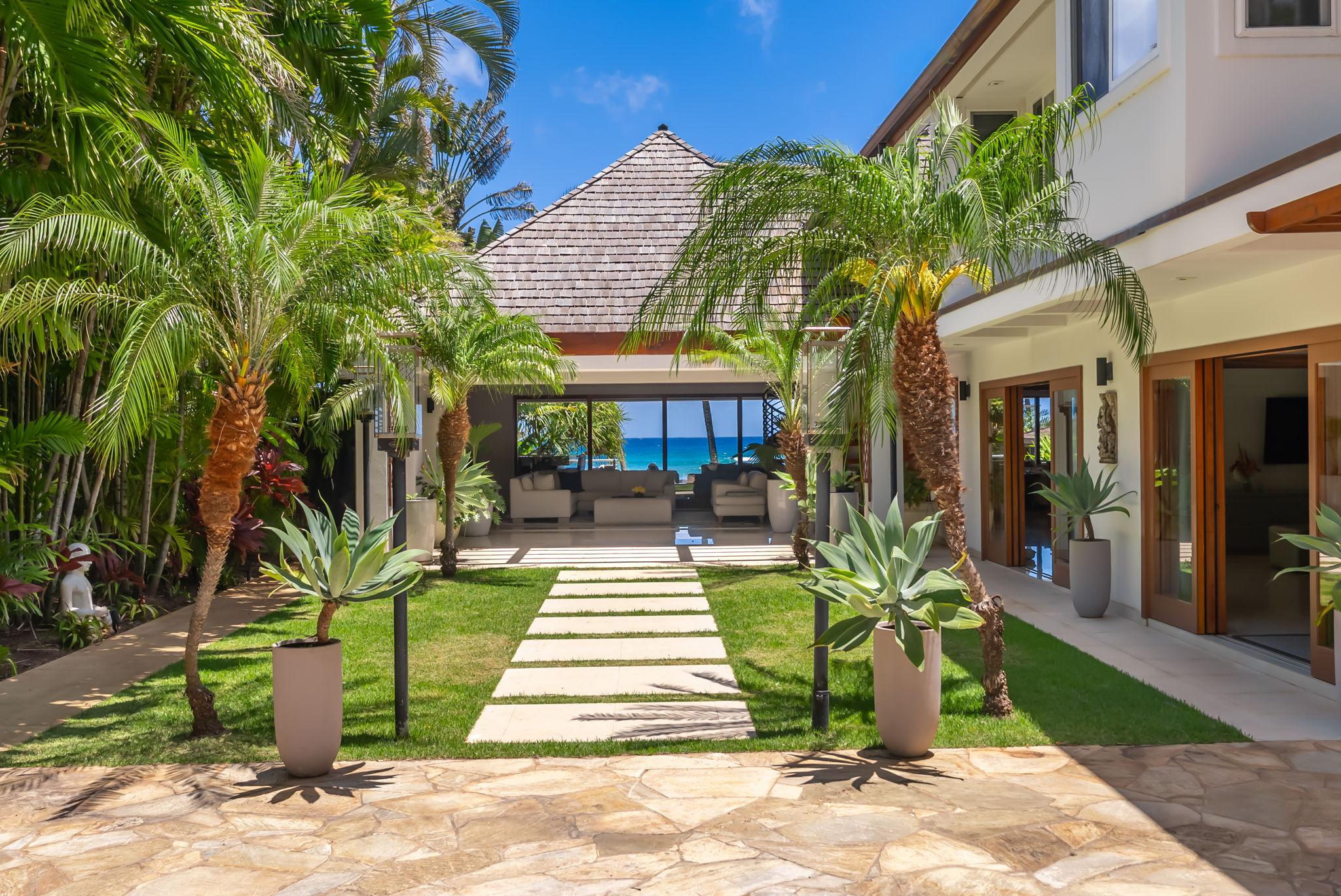 Diamond Head Beachfront Estate gallery image 2