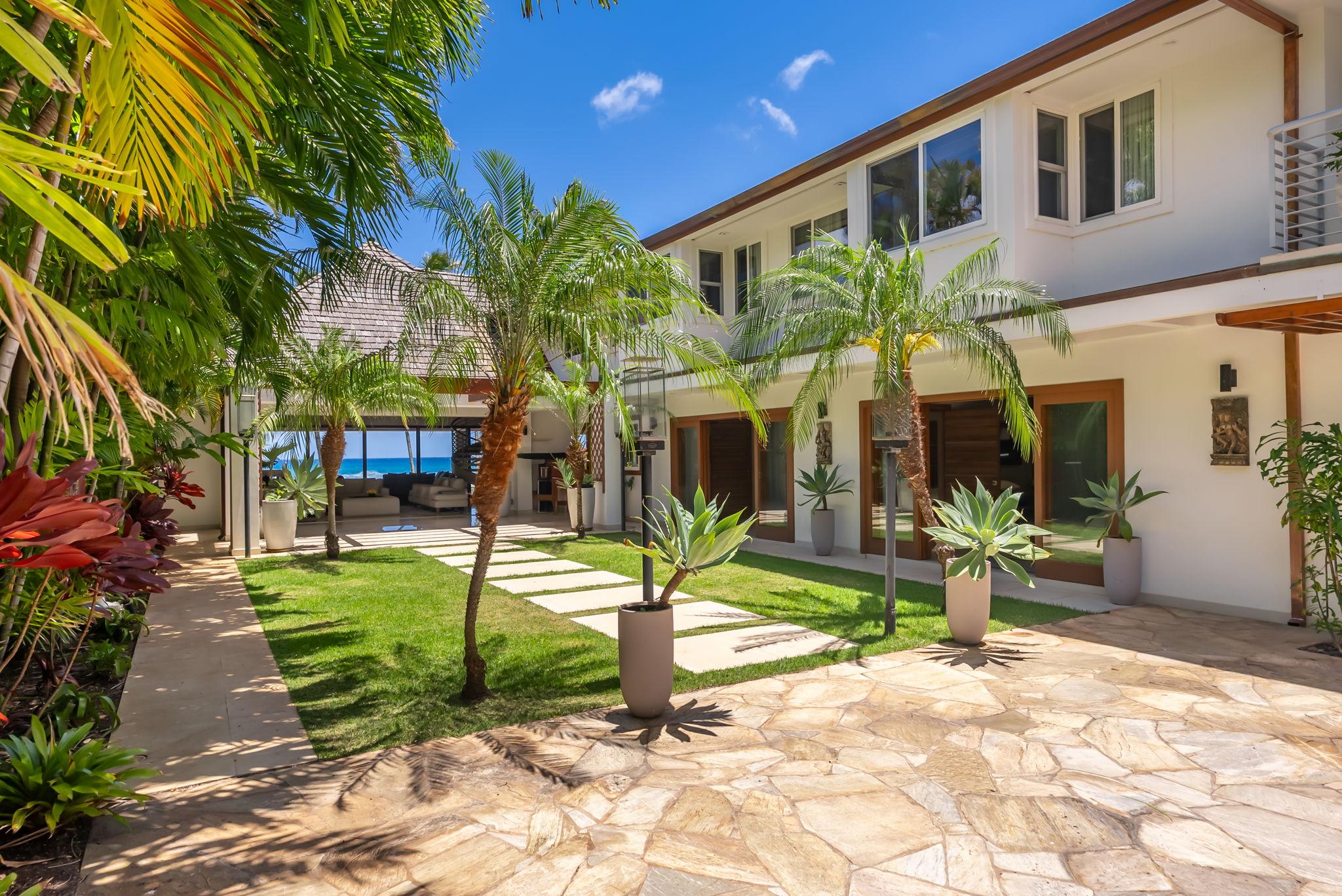 Diamond Head Beachfront Estate gallery image 5