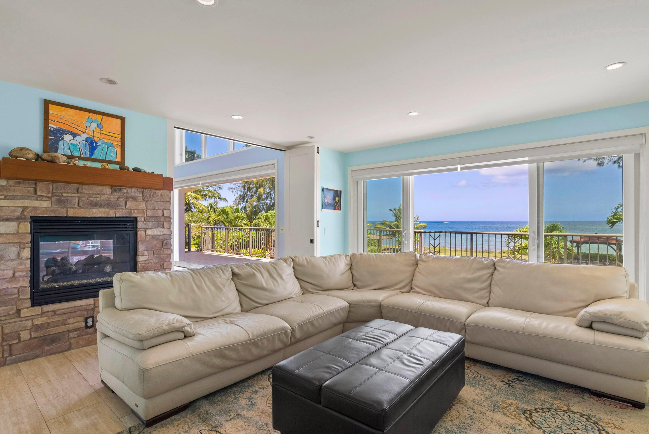 Waialua Beach House gallery image 10