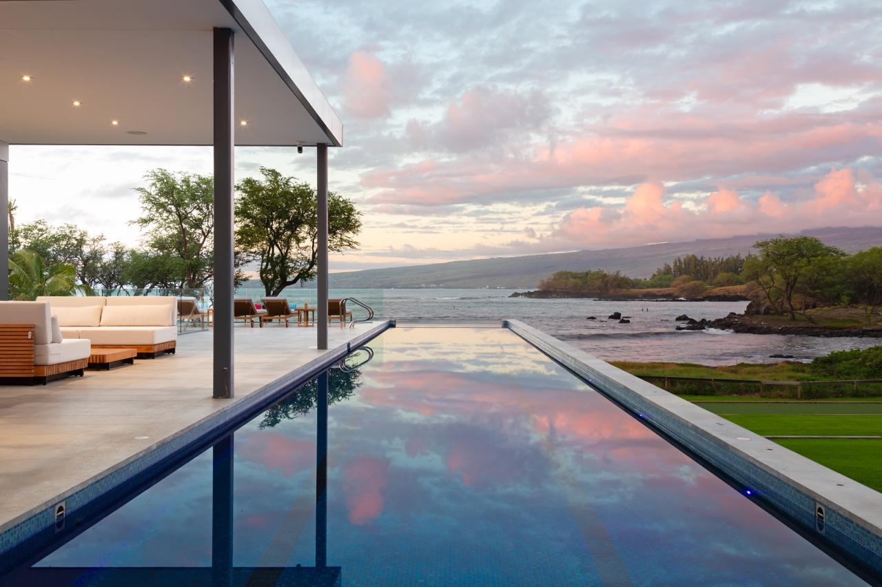 Puako’s Ocean Edge Modern Estate gallery image 4