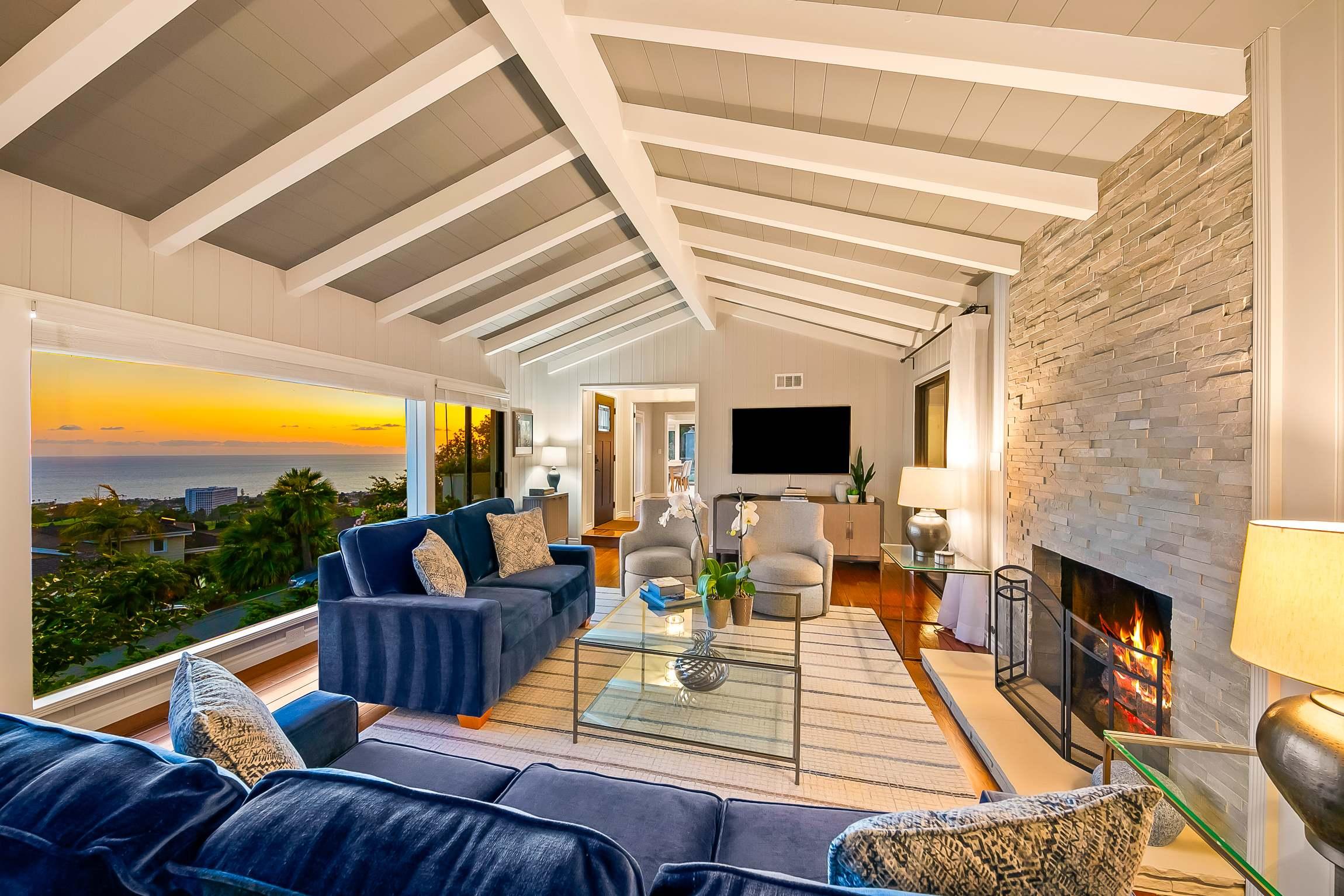 La Jolla Hilltop Haven with Ocean Views and Spa gallery image 2