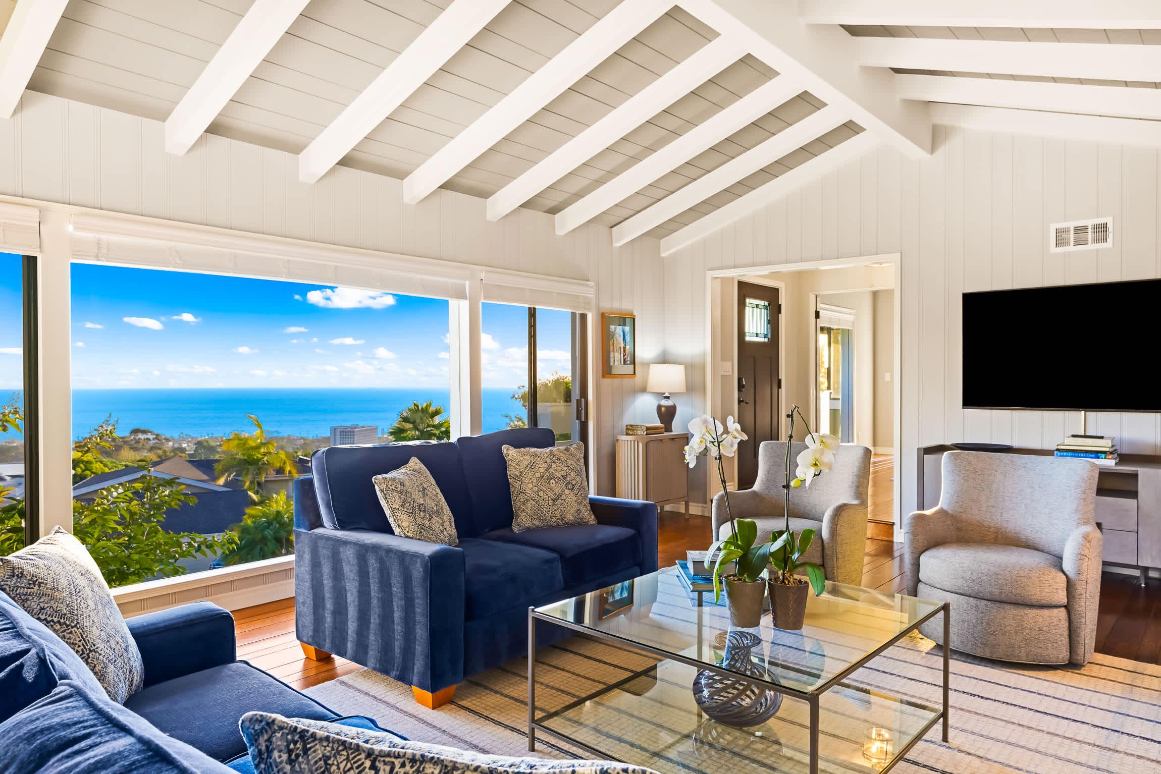 La Jolla Hilltop Haven with Ocean Views and Spa gallery image 6