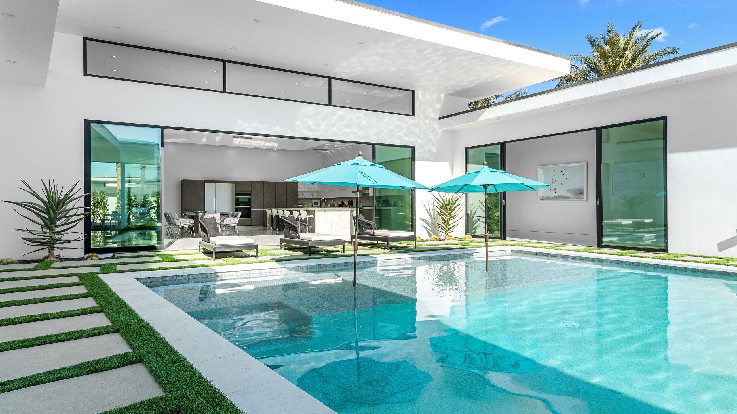 Bravo Villa Golden gallery image 1