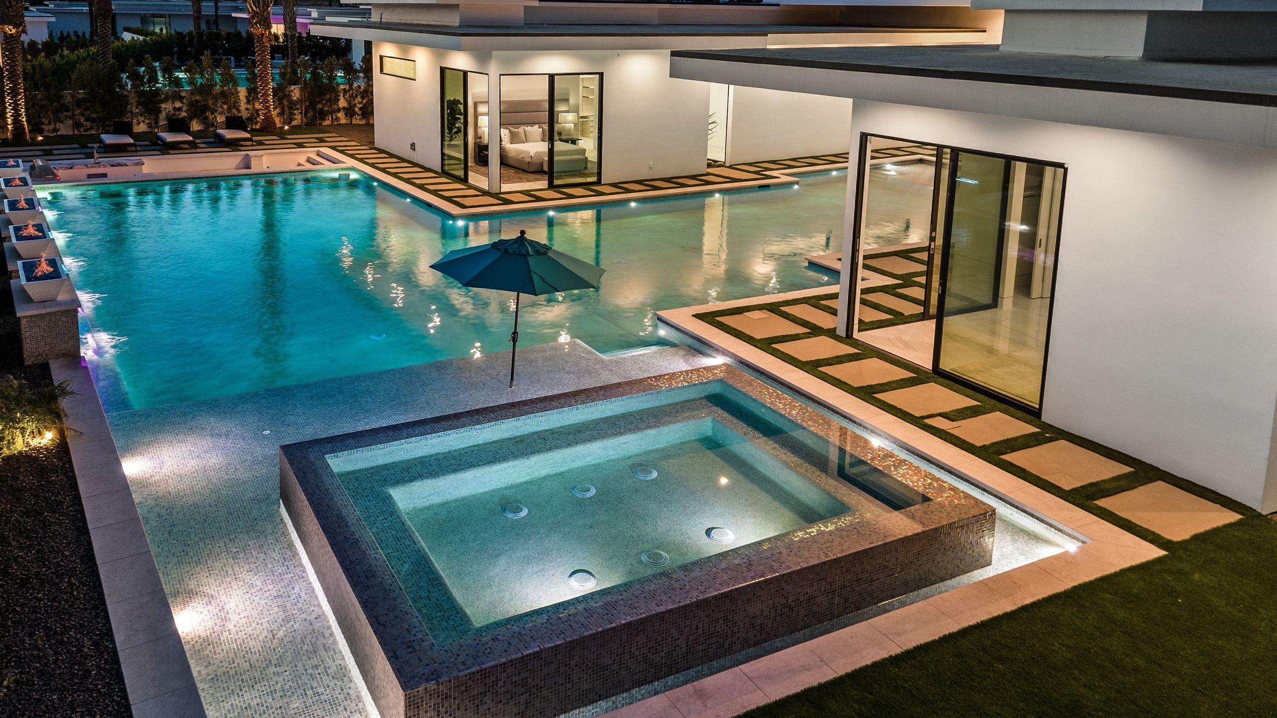 Bravo Villa Golden gallery image 2