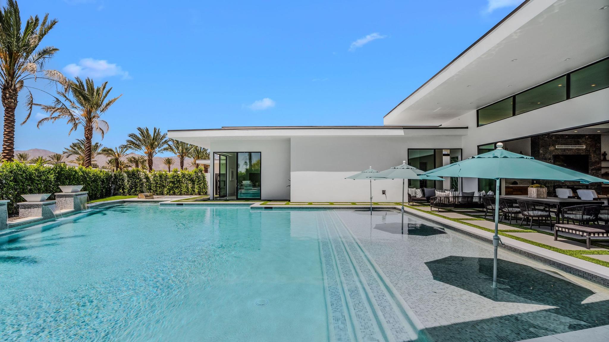 Bravo Villas Cielo gallery image 1