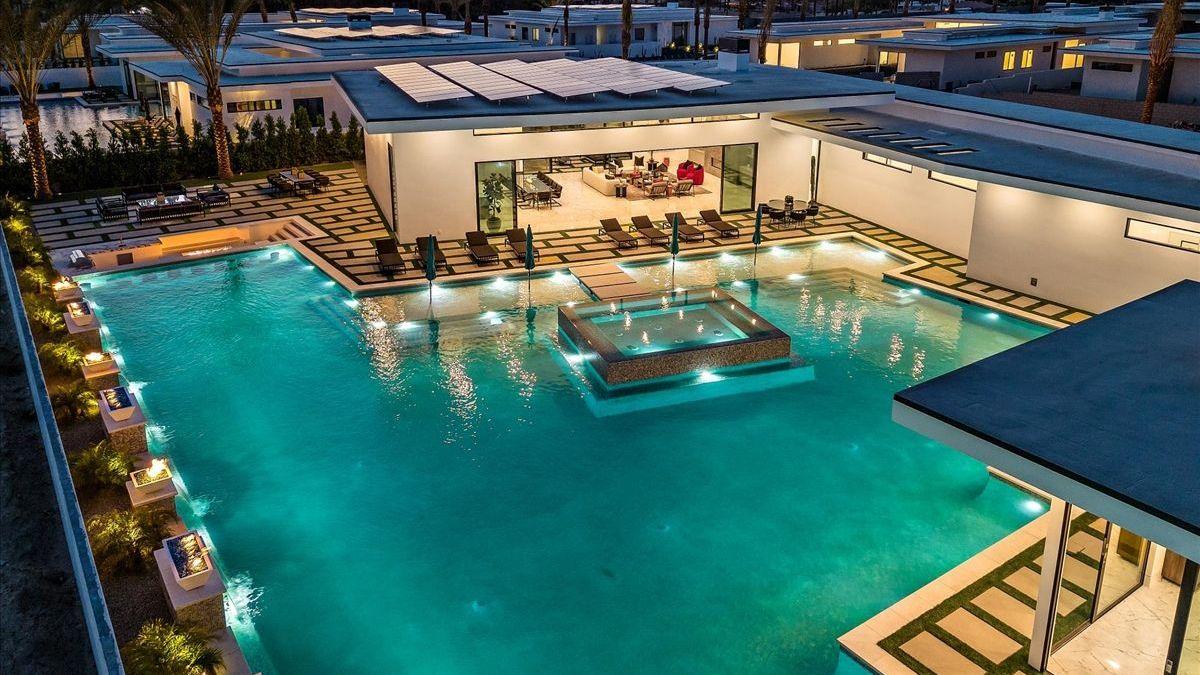 Sleeps 23 | Luxury Villa w/ Pool, Hot Tub & Pickleball Court | Bravo Villa #10 gallery image 1