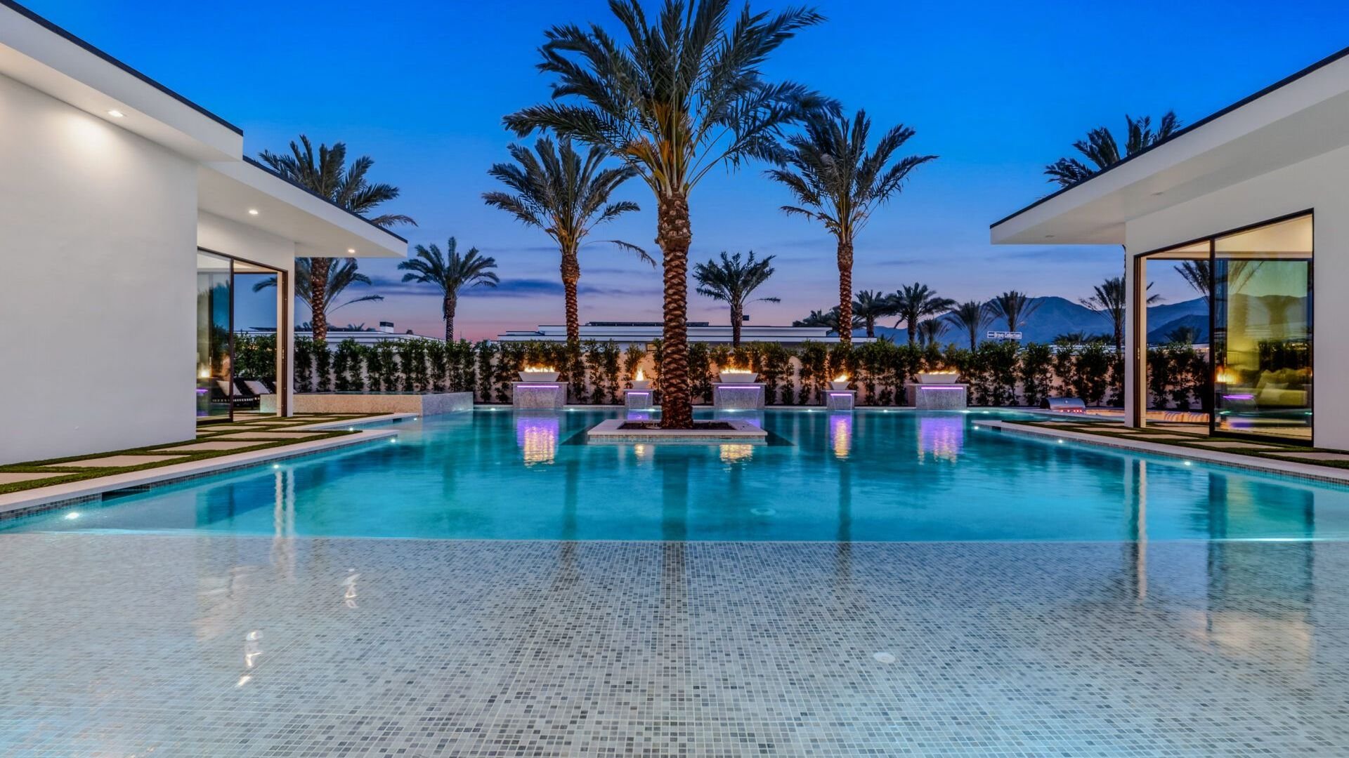Bravo Villa Palm Eclipse