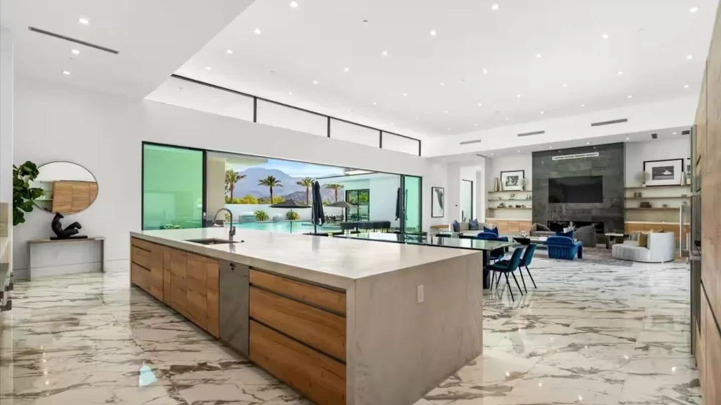 Sleeps 20 | 7-Bedroom Villa w/ Pool, Putting Green & Hot Tub | Bravo Villa #11 gallery image 7