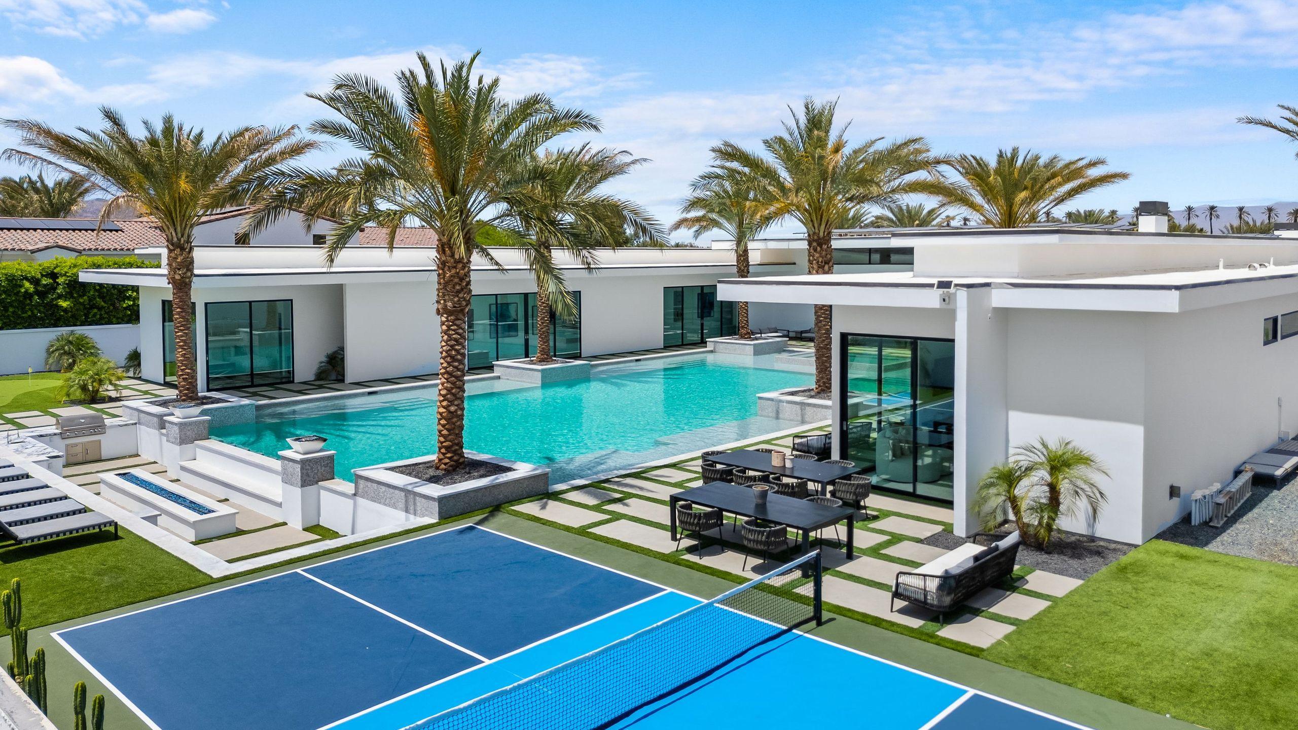 Sleeps 26 | Pool, Hot Tub, Pickleball & Putting Green | Bravo Villa #12 gallery image 2