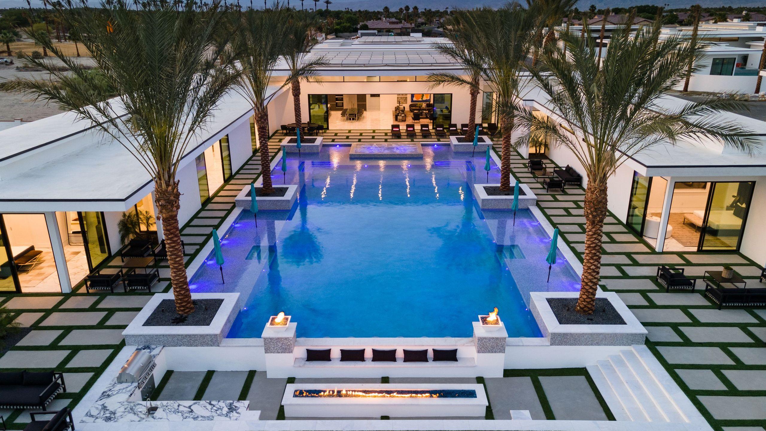 Sleeps 26 | Pool, Hot Tub, Pickleball & Putting Green | Bravo Villa #12 gallery image 1