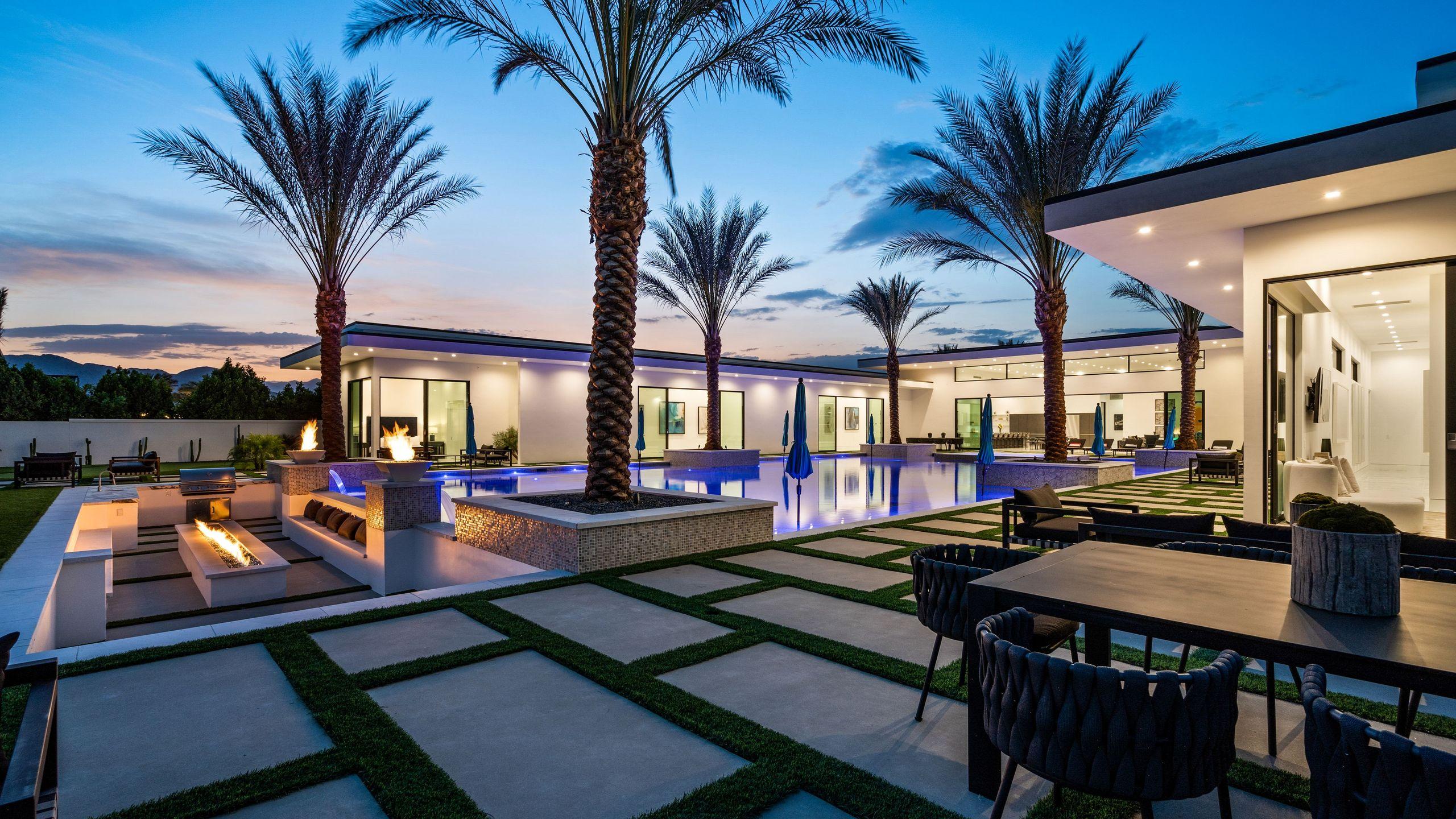 Sleeps 26 | Pool, Hot Tub, Pickleball & Putting Green | Bravo Villa #12 gallery image 7