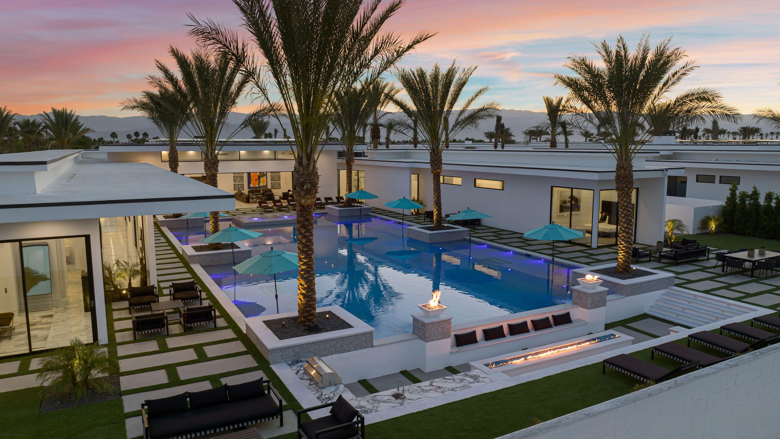 Sleeps 26 | Pool, Hot Tub, Pickleball & Putting Green | Bravo Villa #12 gallery image 6