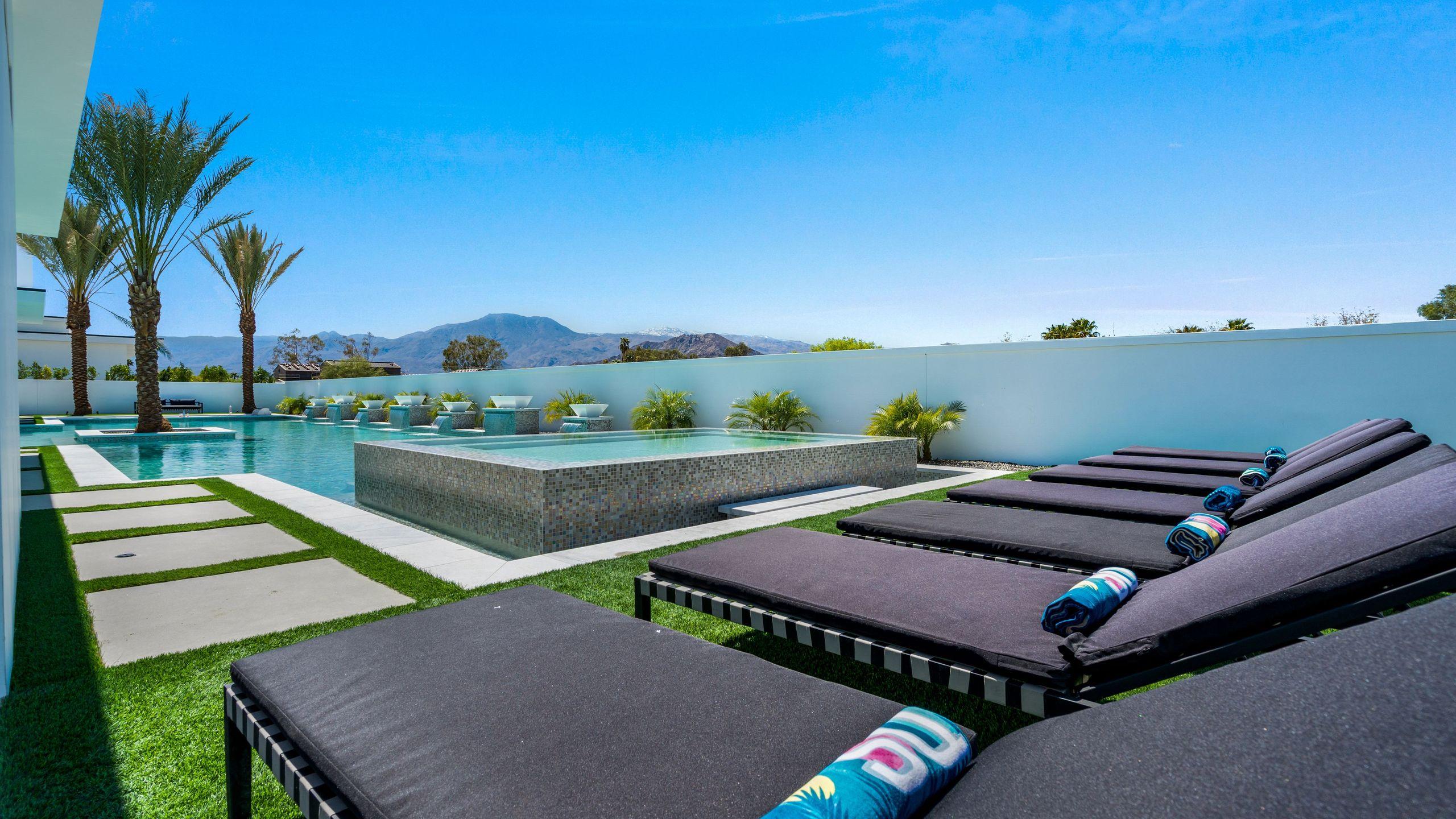 Pool, Hot Tub & Putting Green | Minutes from Dining & Golf | Bravo Villa #13 gallery image 7